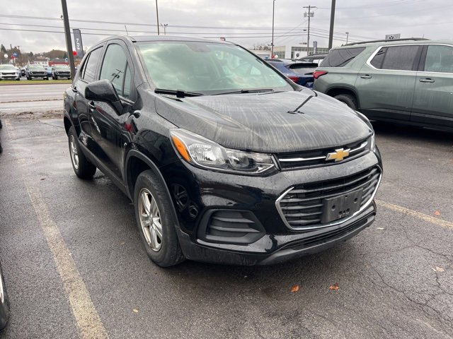 2022 Chevrolet Trax LS photo 3