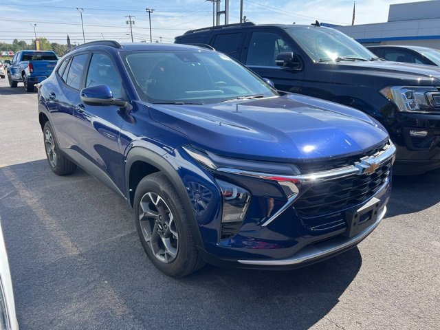 2024 Chevrolet Trax LT photo 2