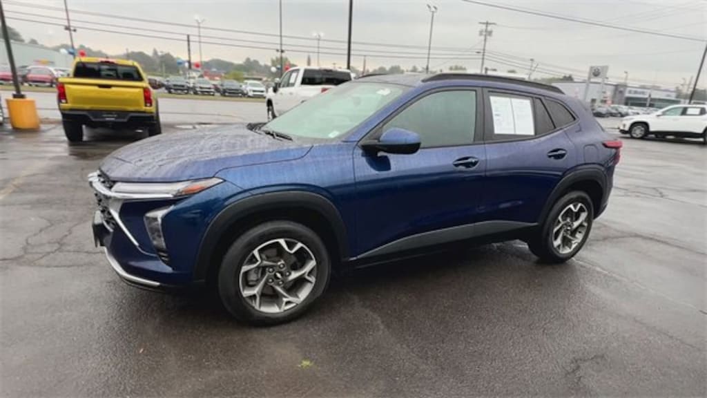 Used 2024 Chevrolet Trax LT SUV