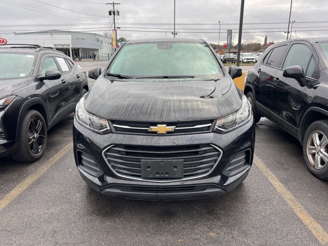 2022 Chevrolet Trax LS photo 2