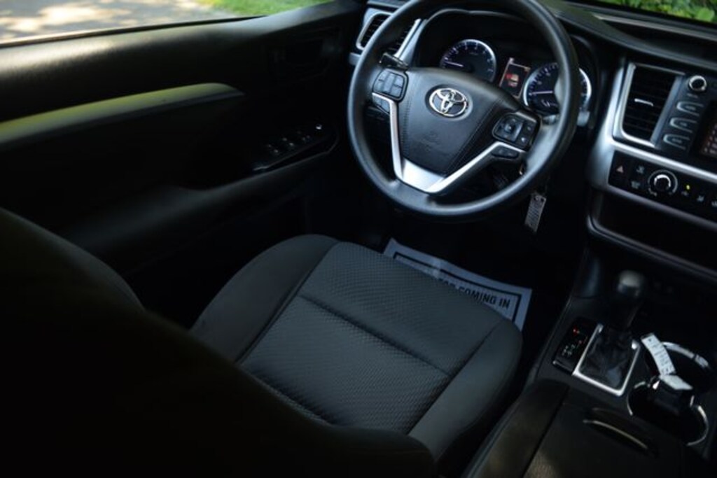 Used 2019 Toyota Highlander LE I4 SUV