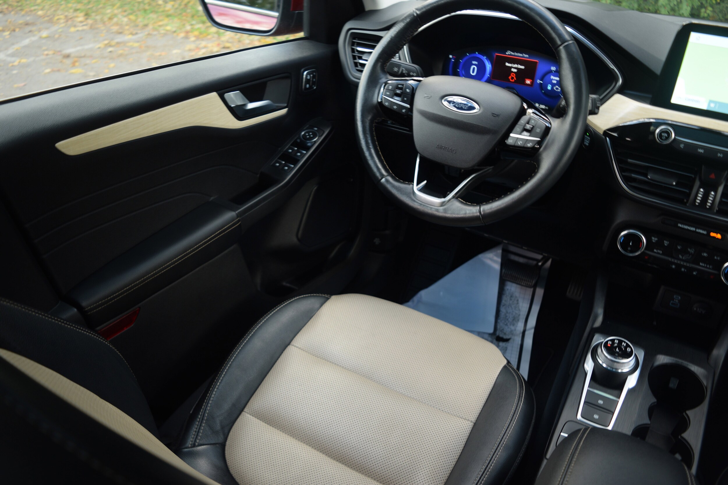 2022 Ford Escape Titanium photo 2