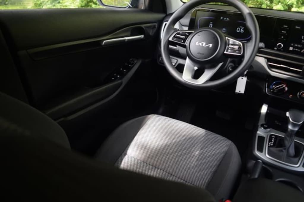 Used 2025 Kia Seltos LX SUV