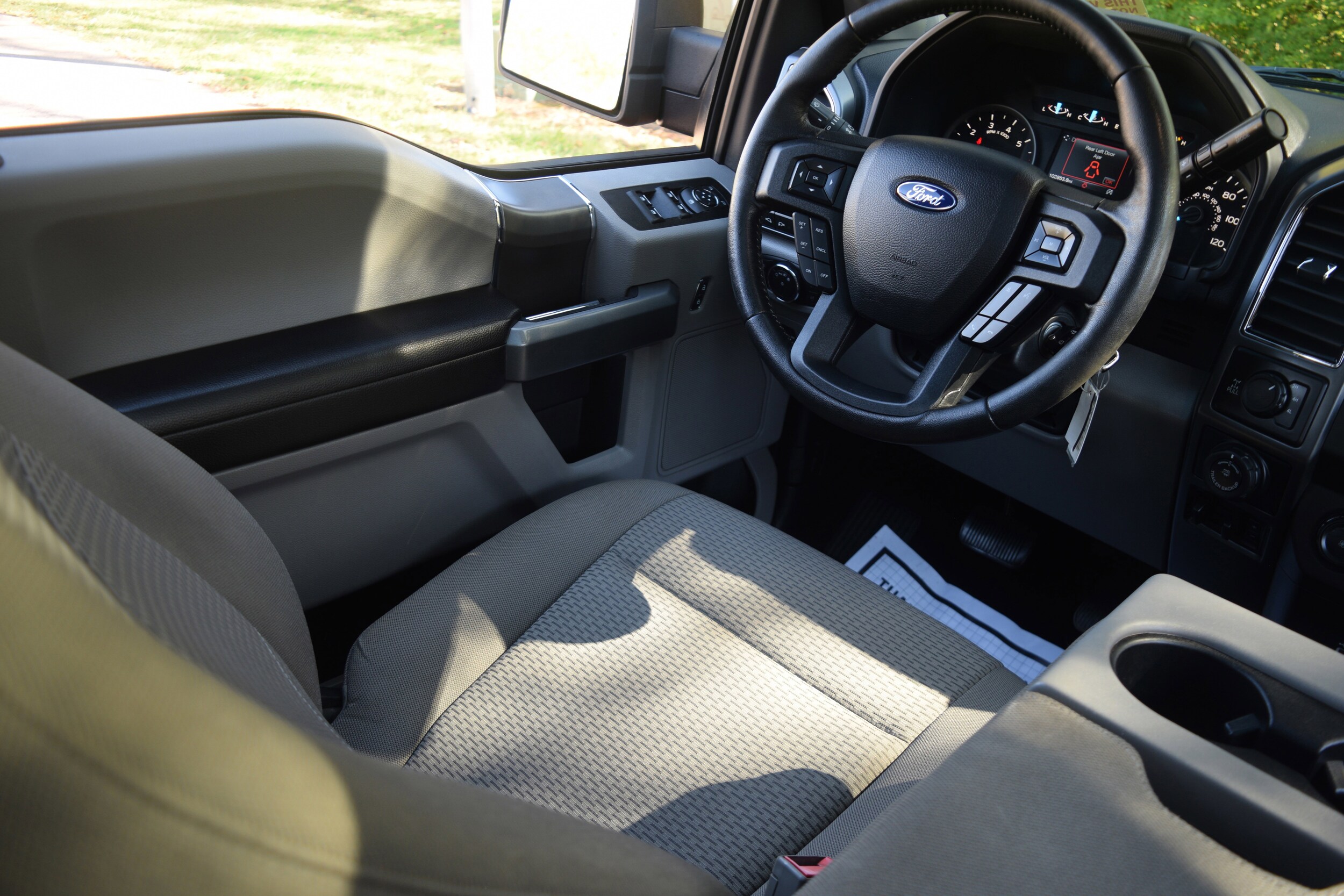 2019 Ford F-150 XLT photo 2