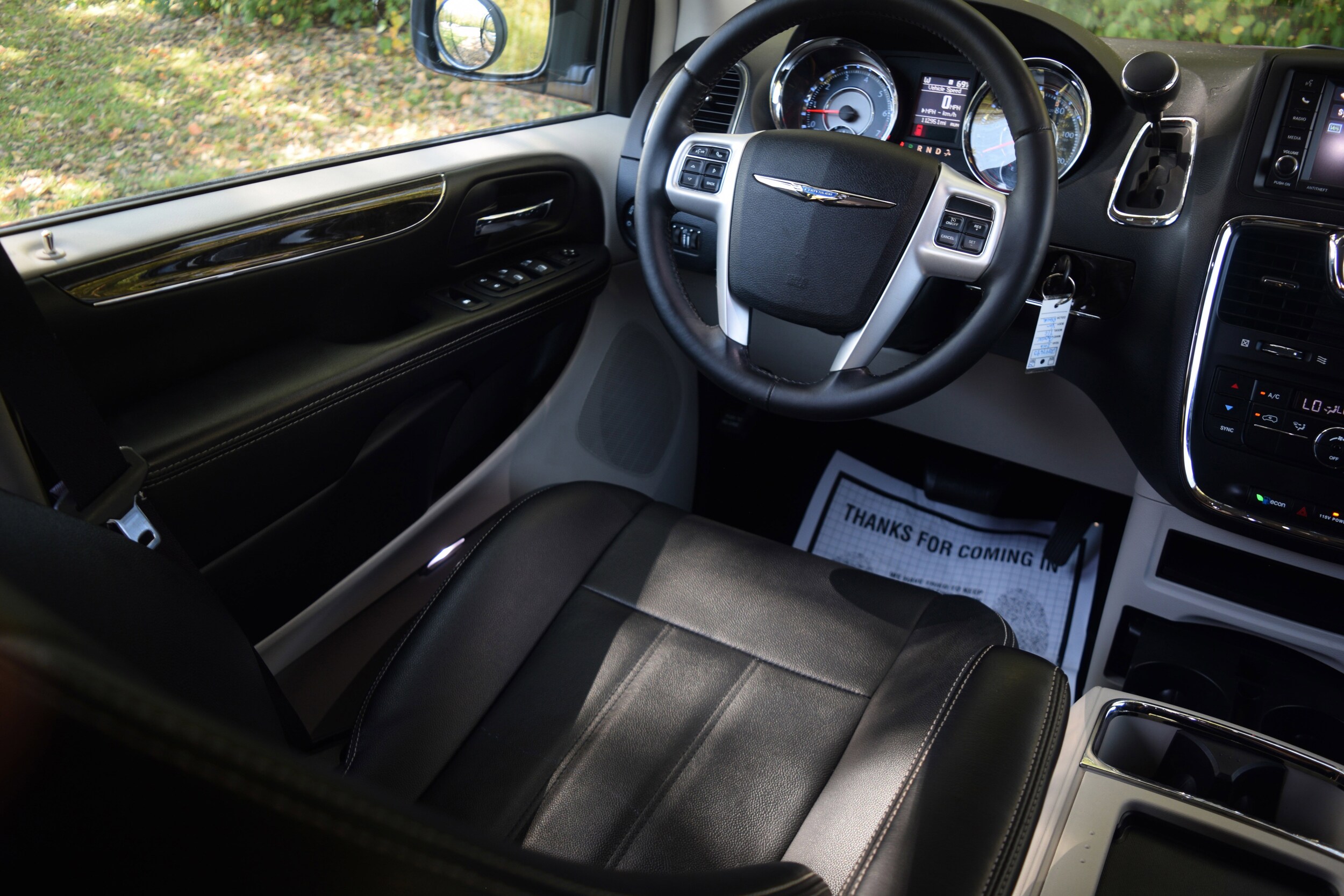 2016 Chrysler Town & Country Touring photo 2