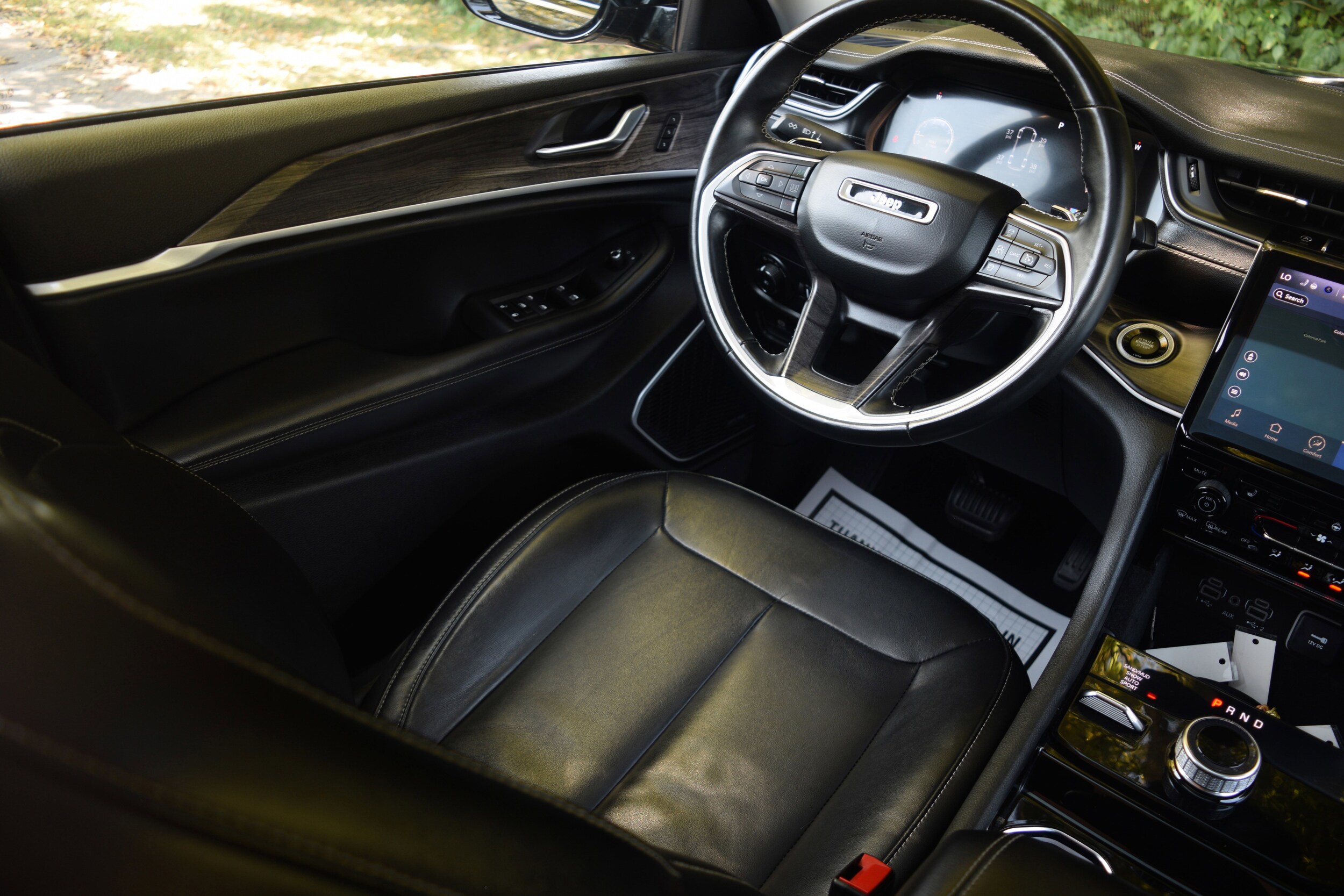 2021 Jeep Grand Cherokee Limited photo 2