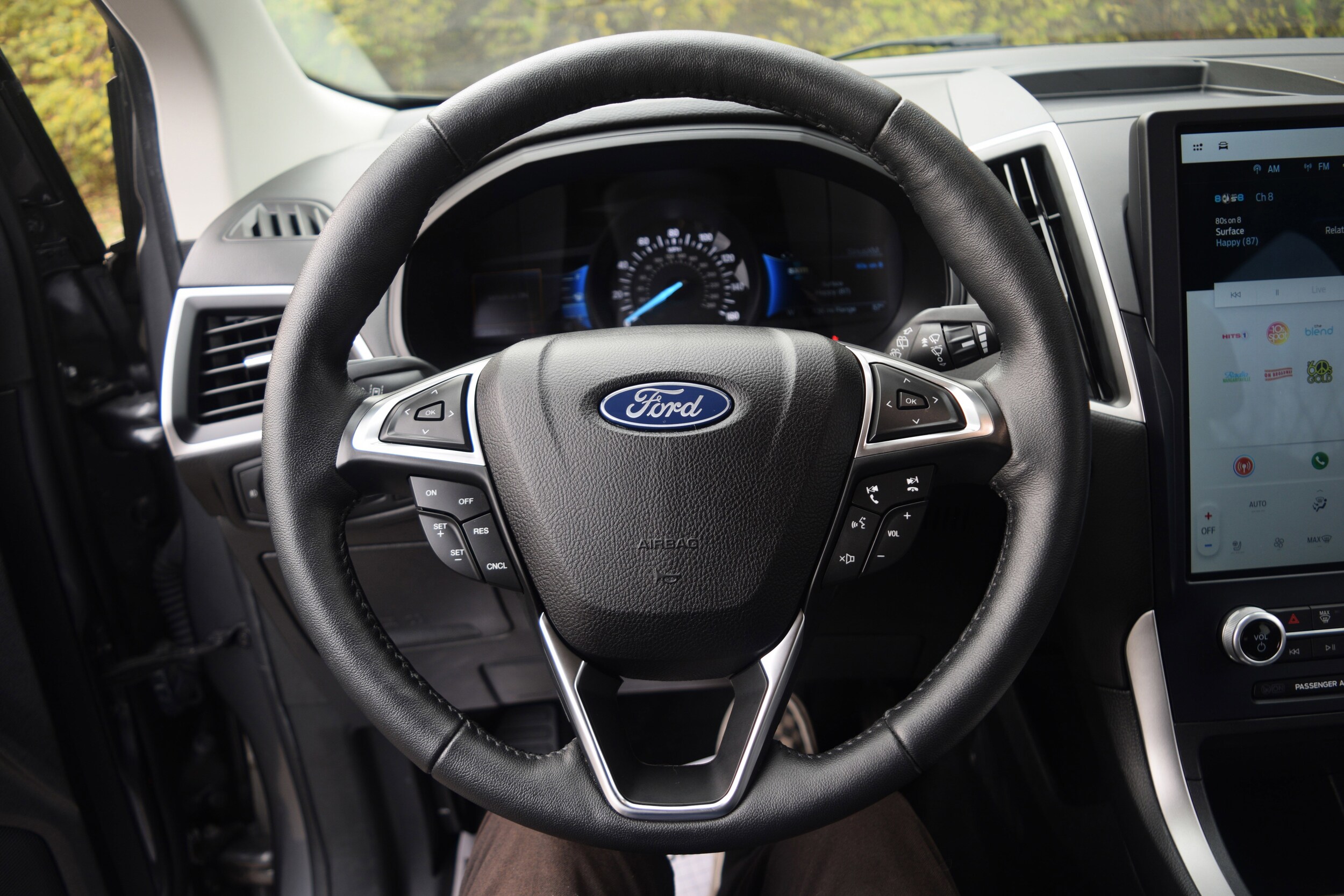 2022 Ford Edge SEL photo 4