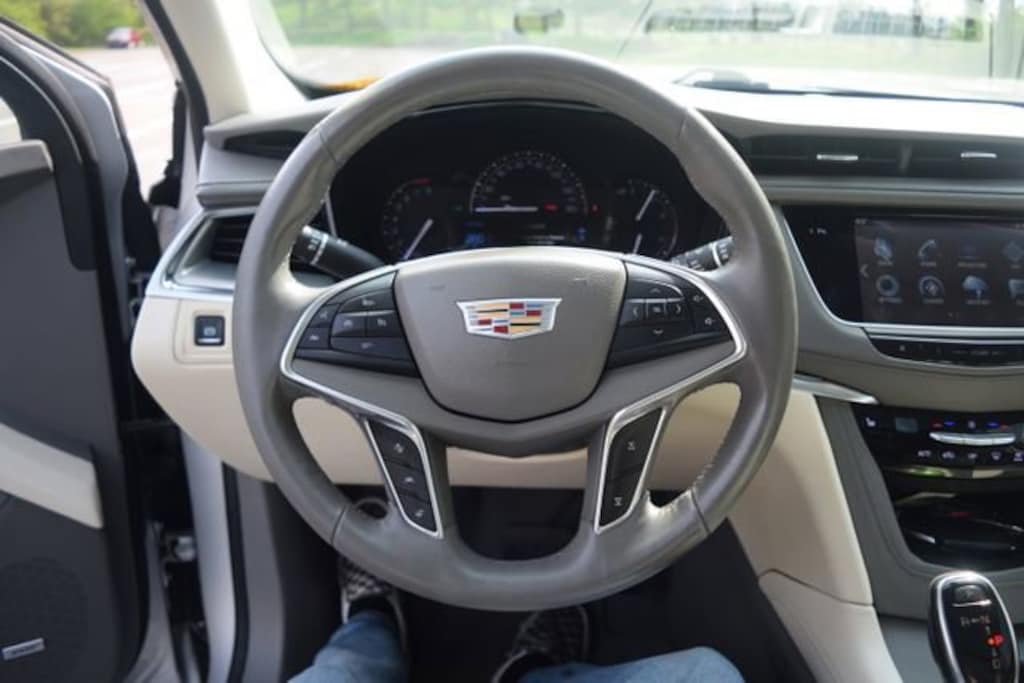 Used 2017 CADILLAC XT5 Luxury SUV