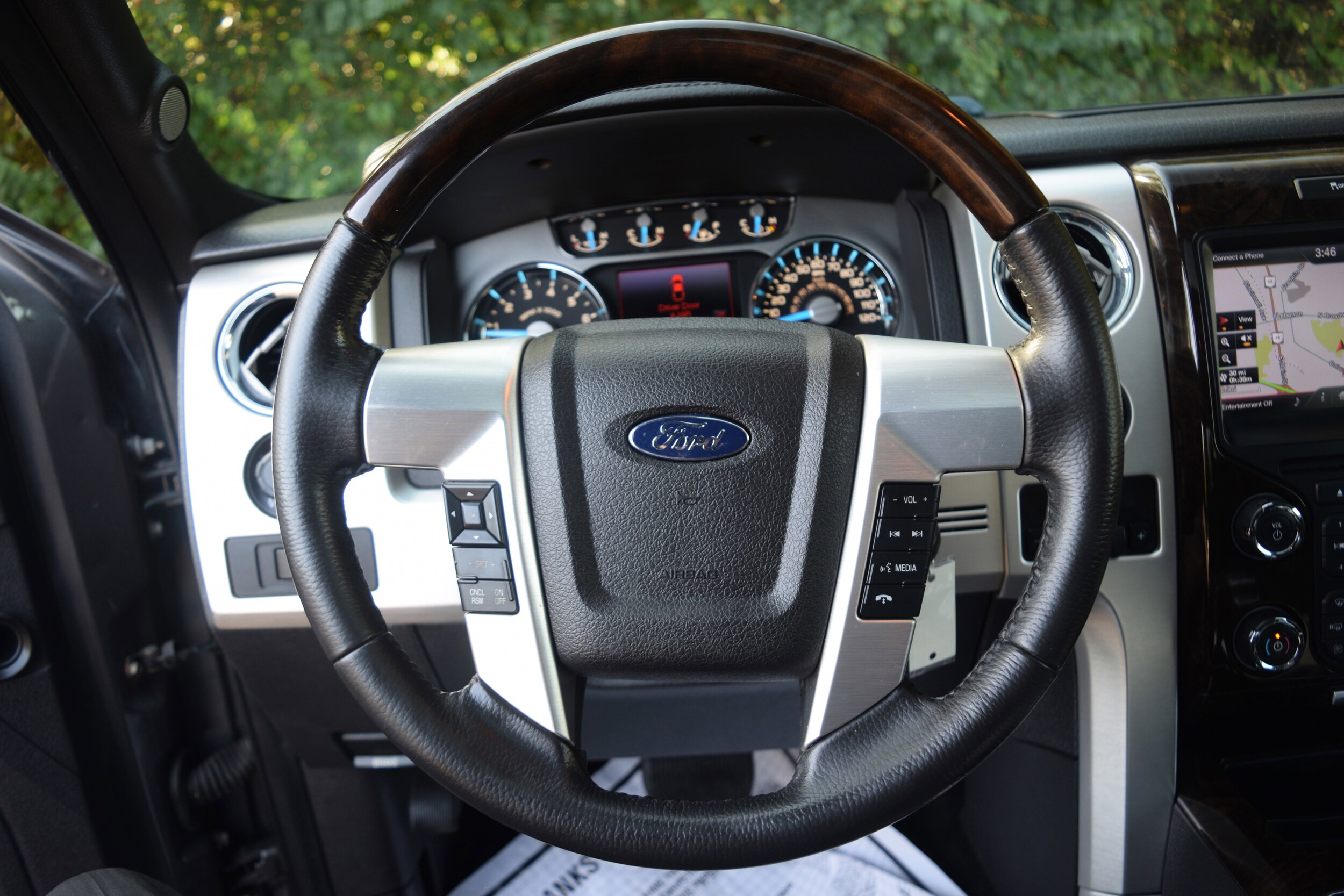 2013 Ford F-150 Platinum photo 3