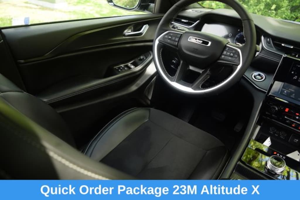 Used 2024 Jeep Grand Cherokee Laredo SUV
