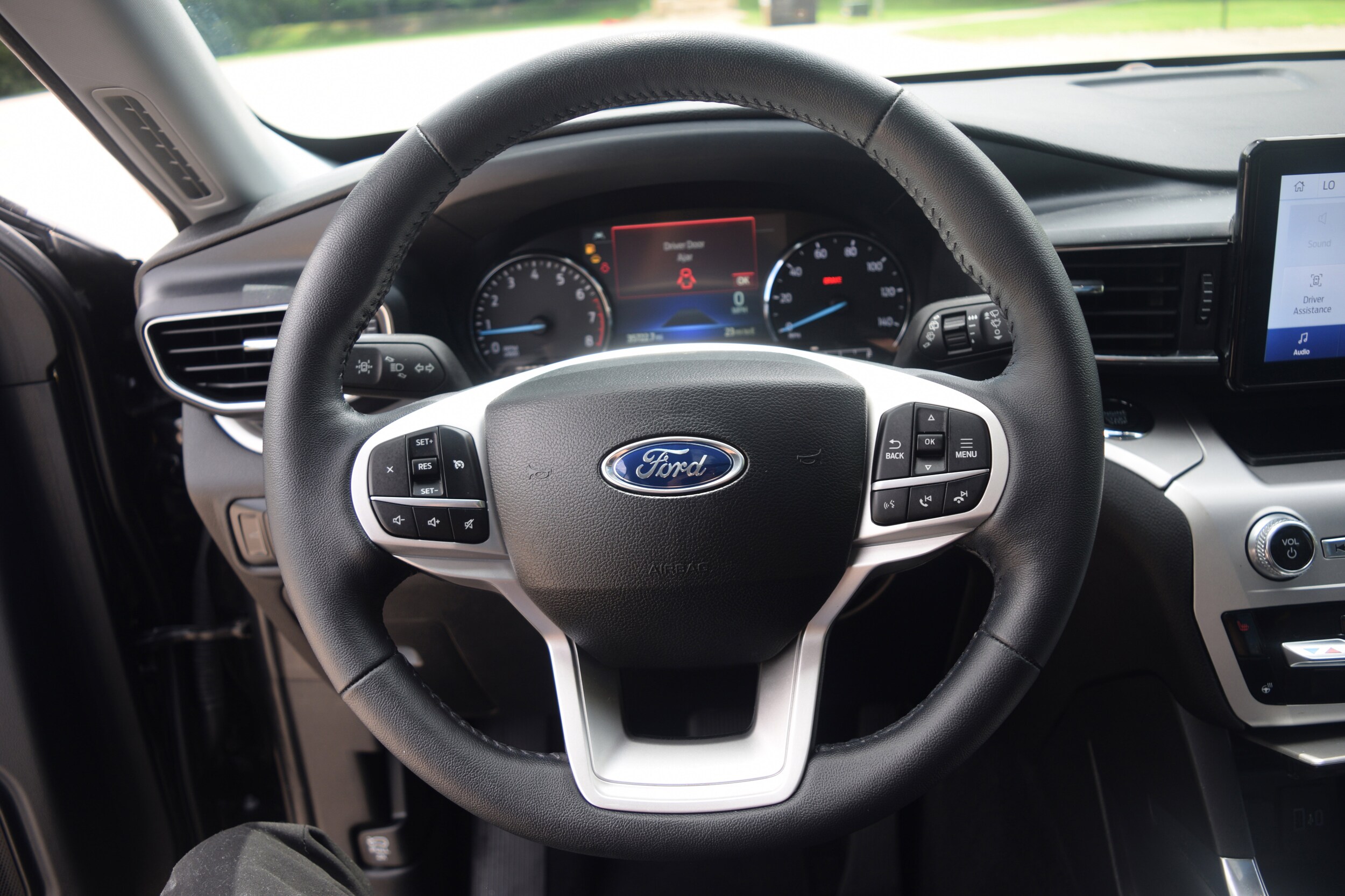 2022 Ford Explorer XLT photo 3
