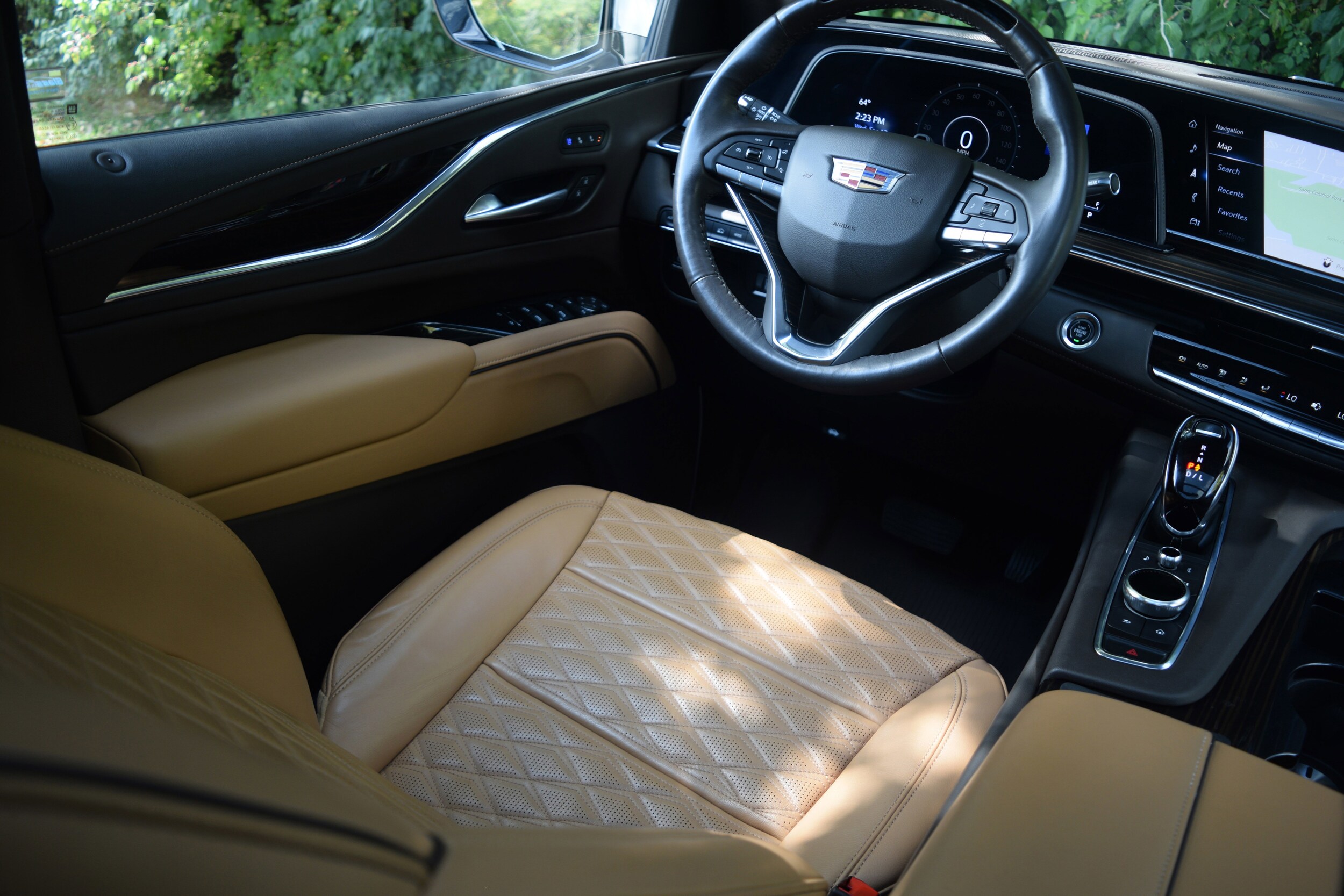 2023 Cadillac Escalade Premium Luxury photo 2