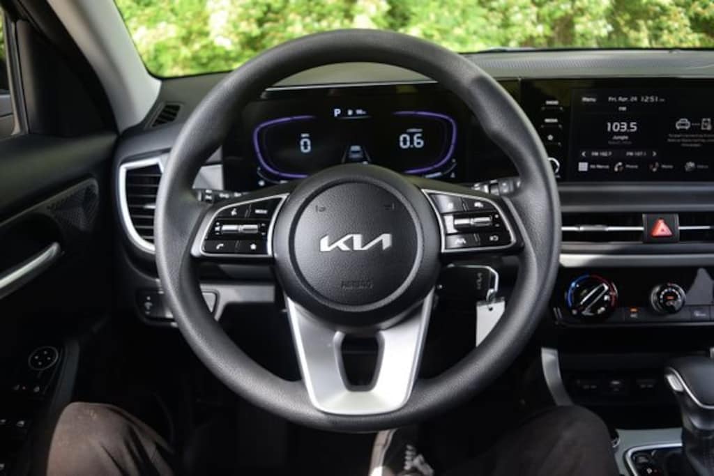 Used 2025 Kia Seltos LX SUV
