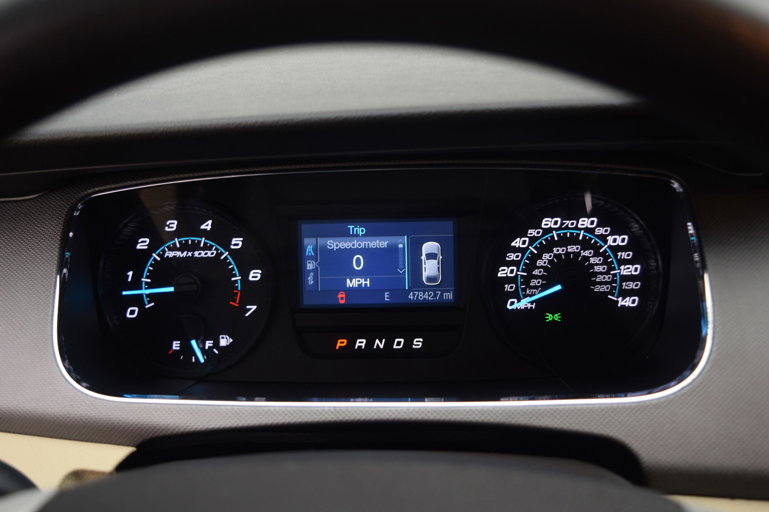 2017 Ford Taurus SE photo 2