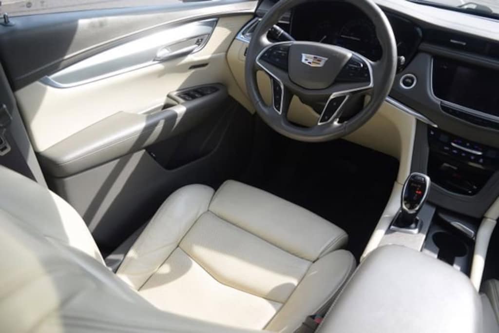 Used 2017 CADILLAC XT5 Luxury SUV