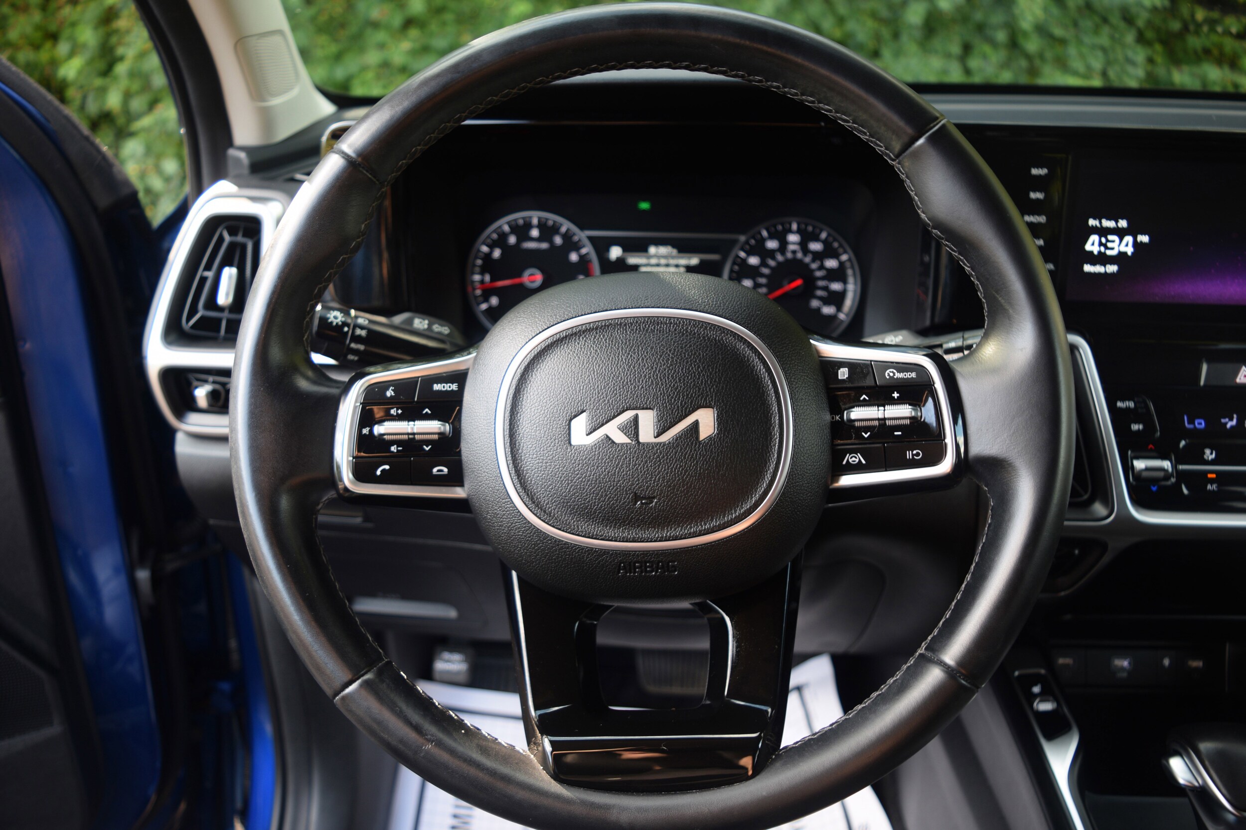 2023 Kia Sorento S photo 2