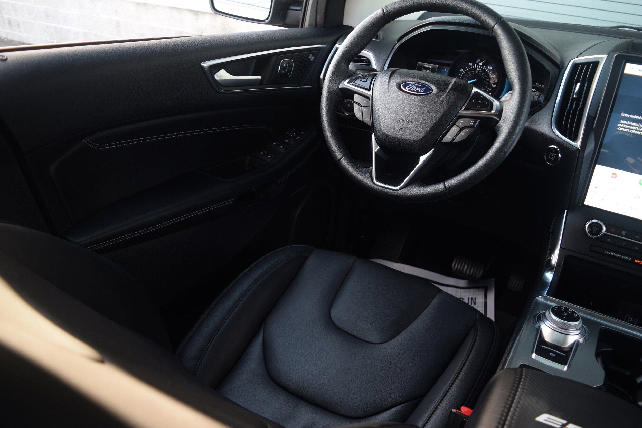 2022 Ford Edge Titanium photo 2