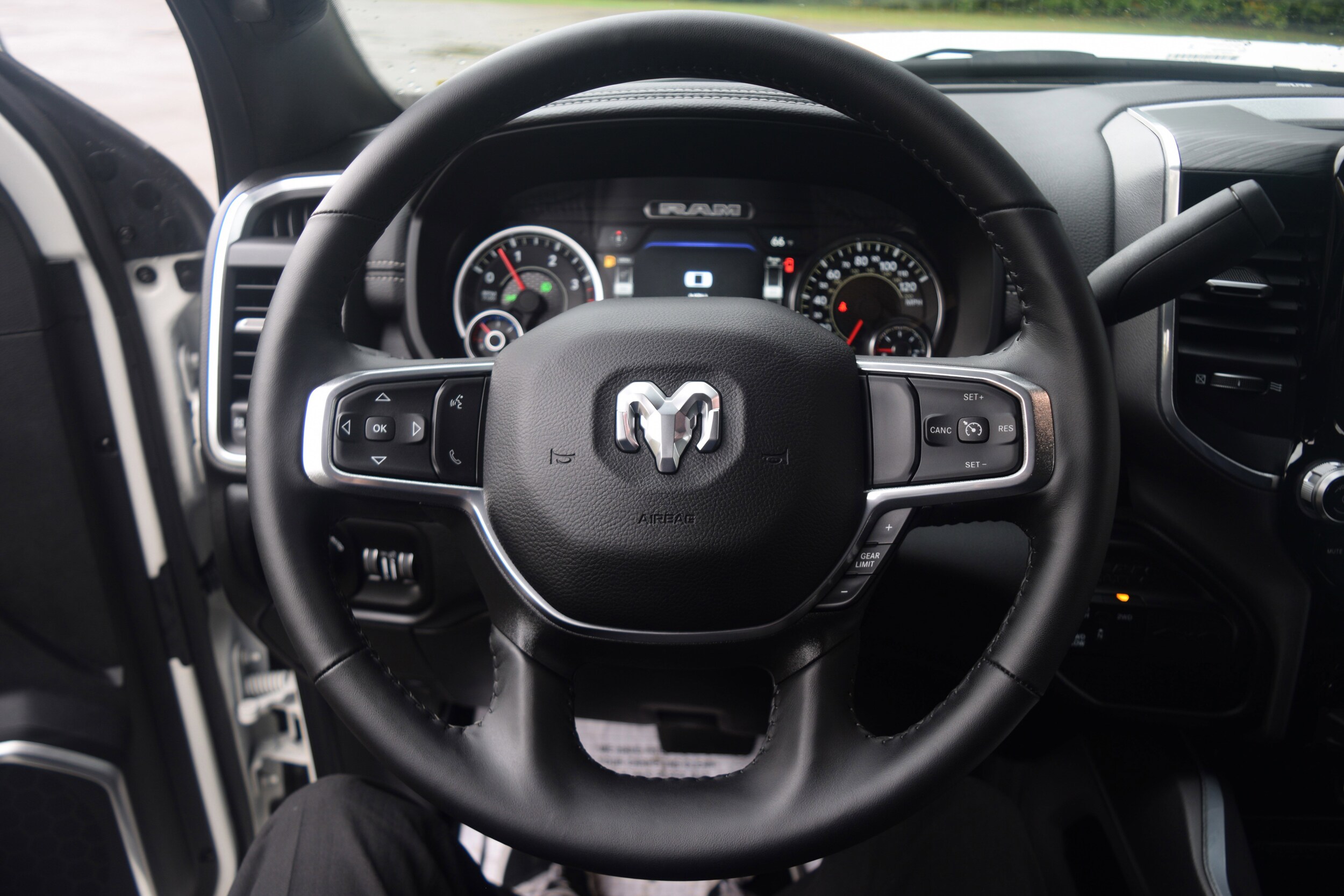 2024 Ram 2500 Laramie photo 4