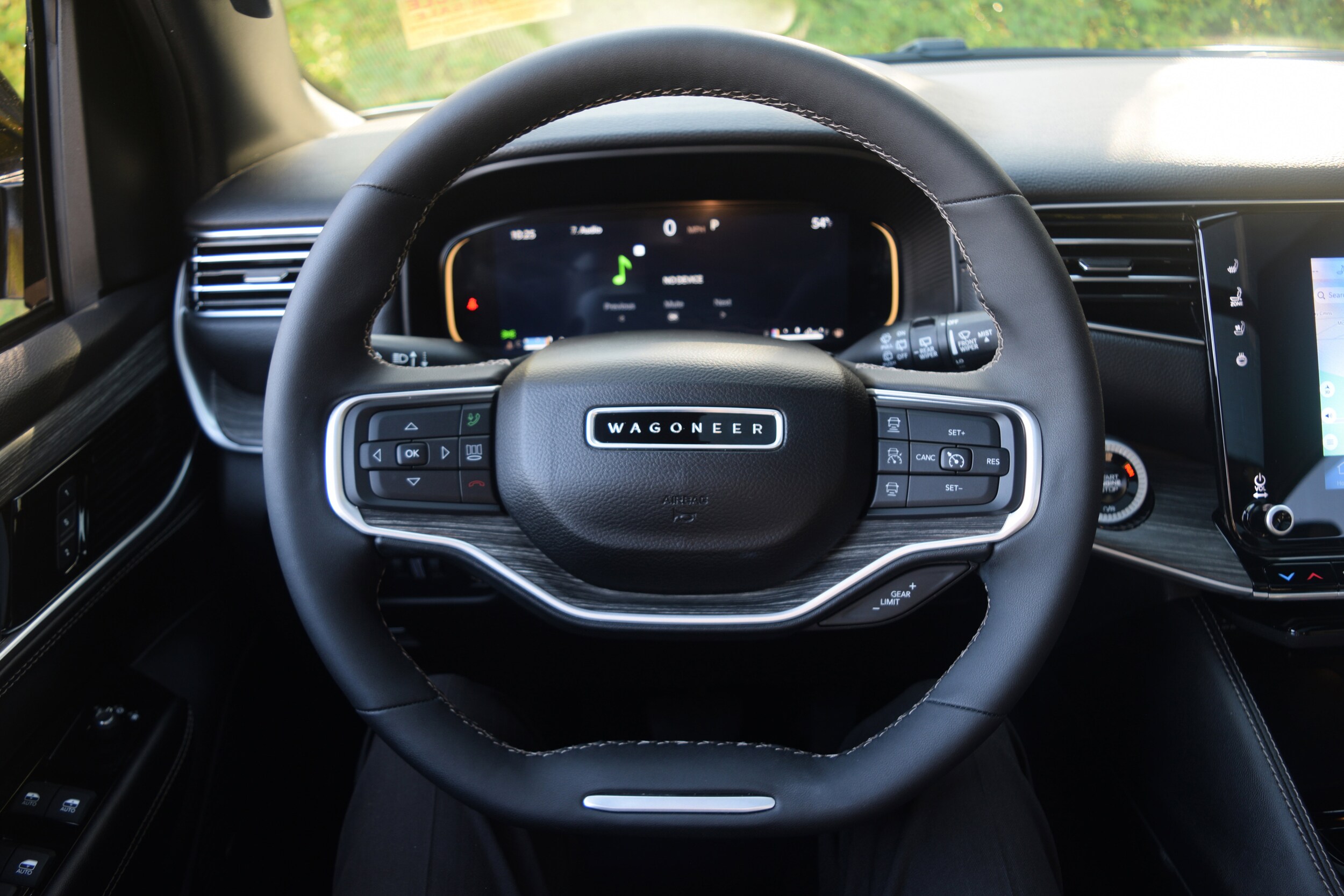 2024 Jeep Wagoneer Series II photo 3