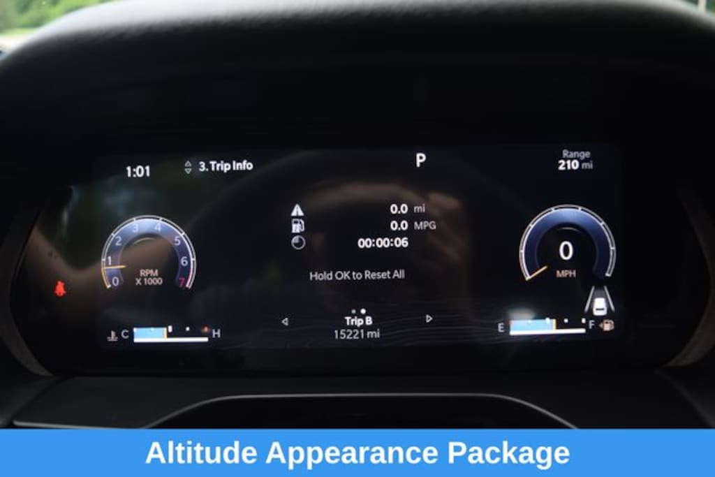 Used 2023 Jeep Grand Cherokee Laredo SUV