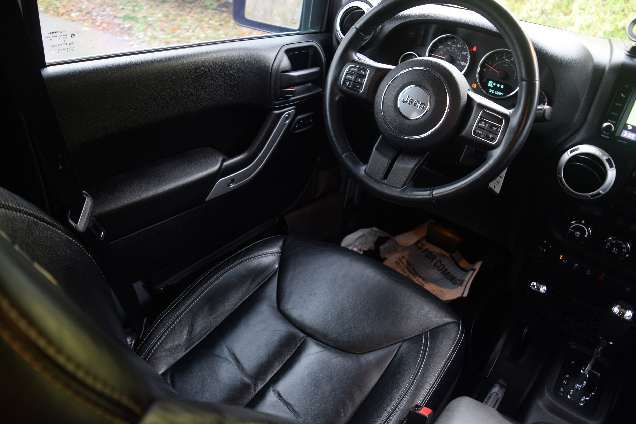 2014 Jeep Wrangler Unlimited Sahara photo 2