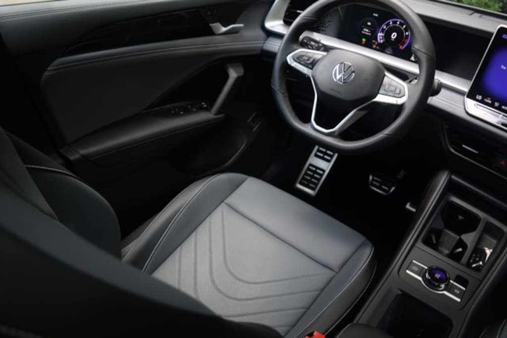 Used 2025 Volkswagen Tiguan 2.0T SE R-Line Black SUV