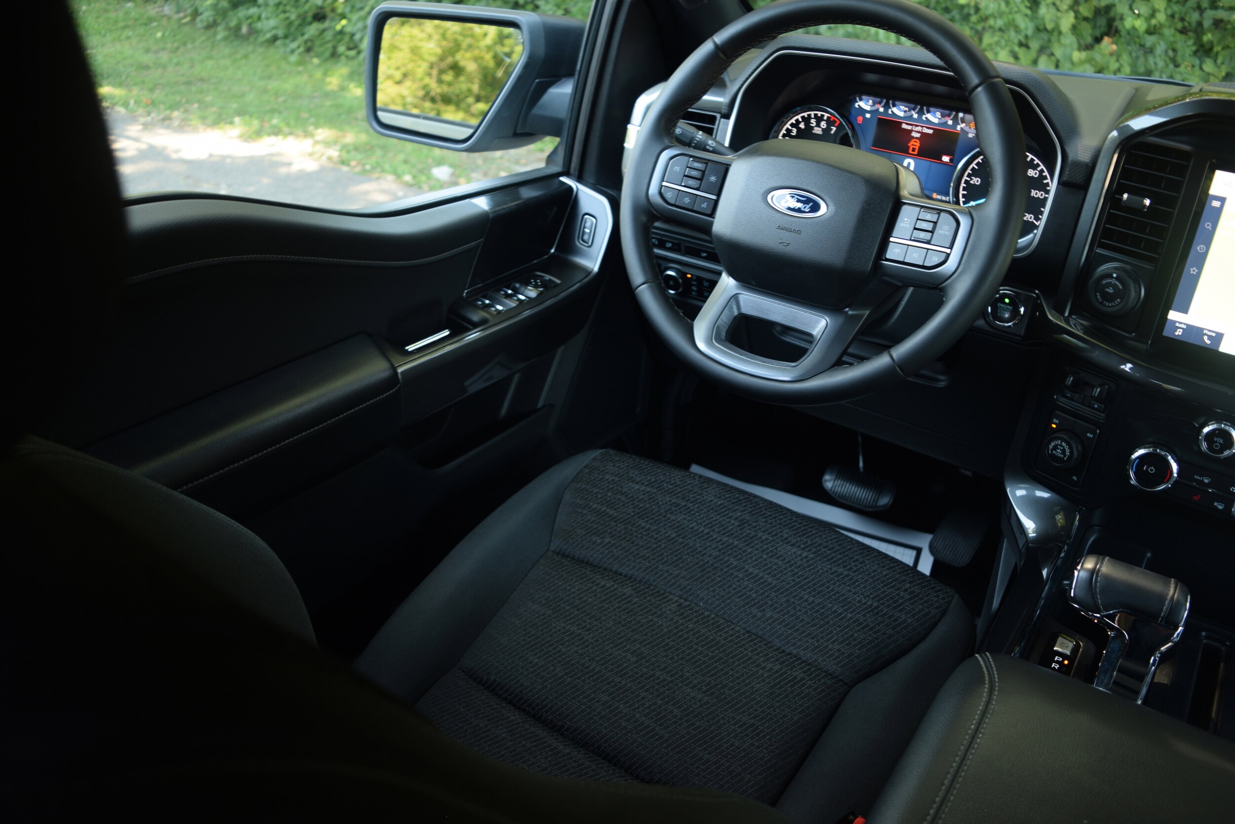 2023 Ford F-150 XLT photo 2