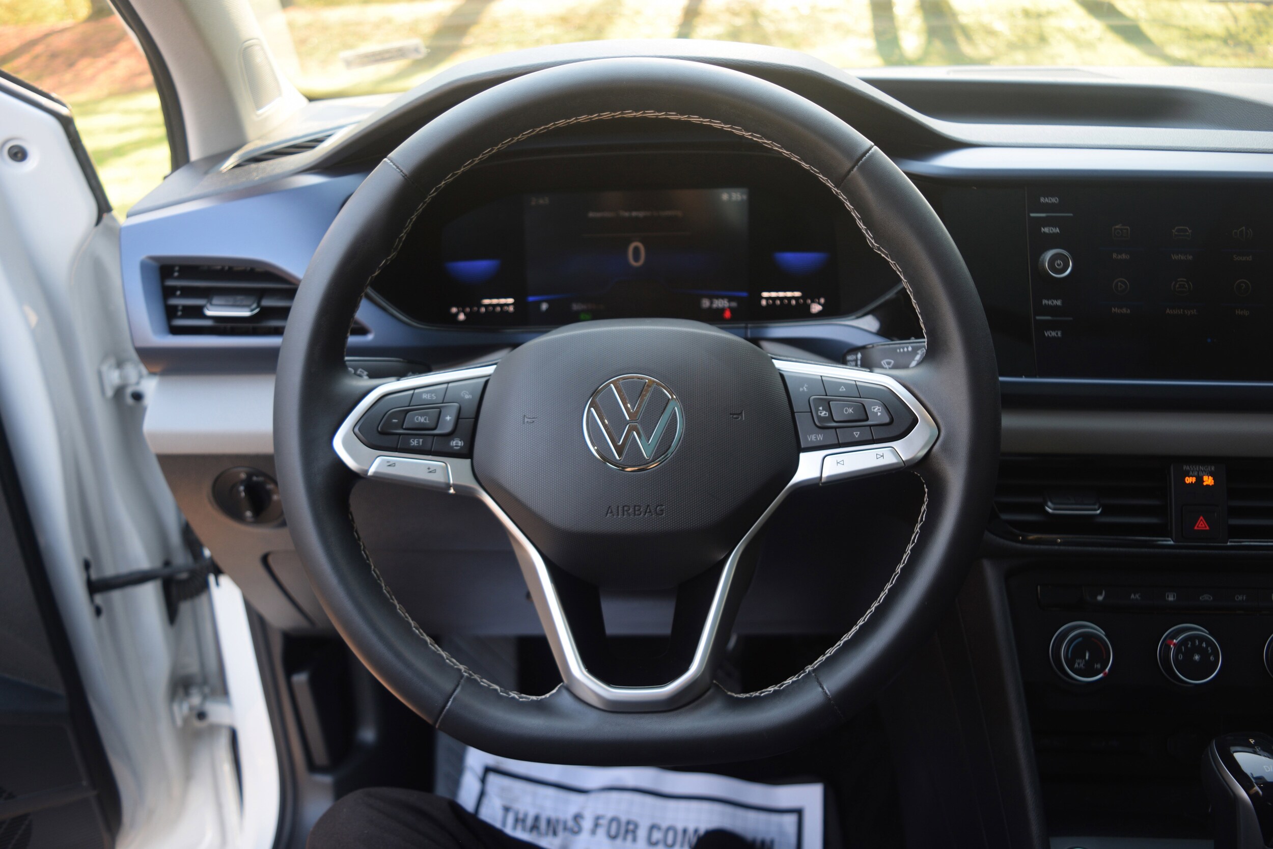 2022 Volkswagen Taos SE photo 2