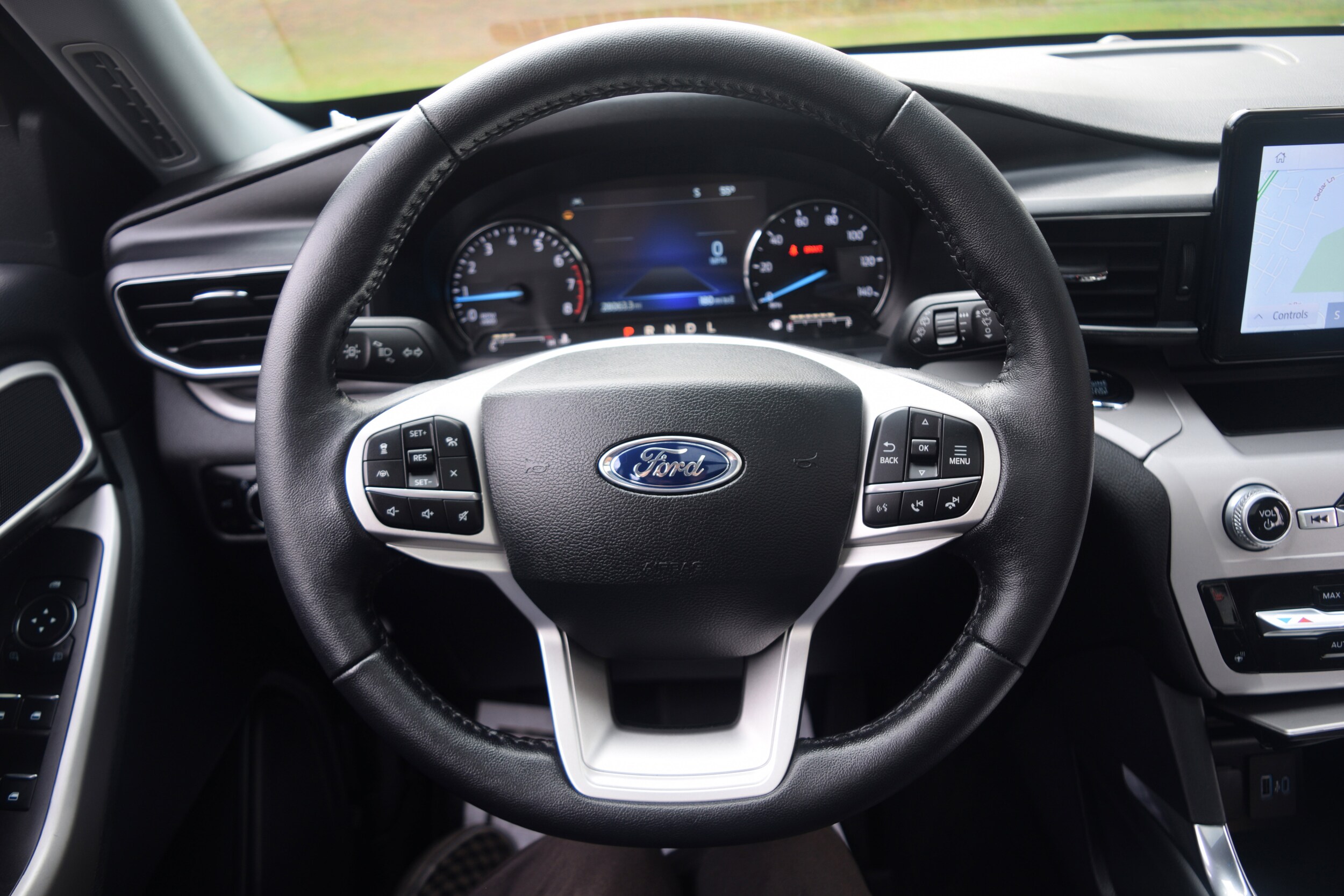 2023 Ford Explorer XLT photo 3