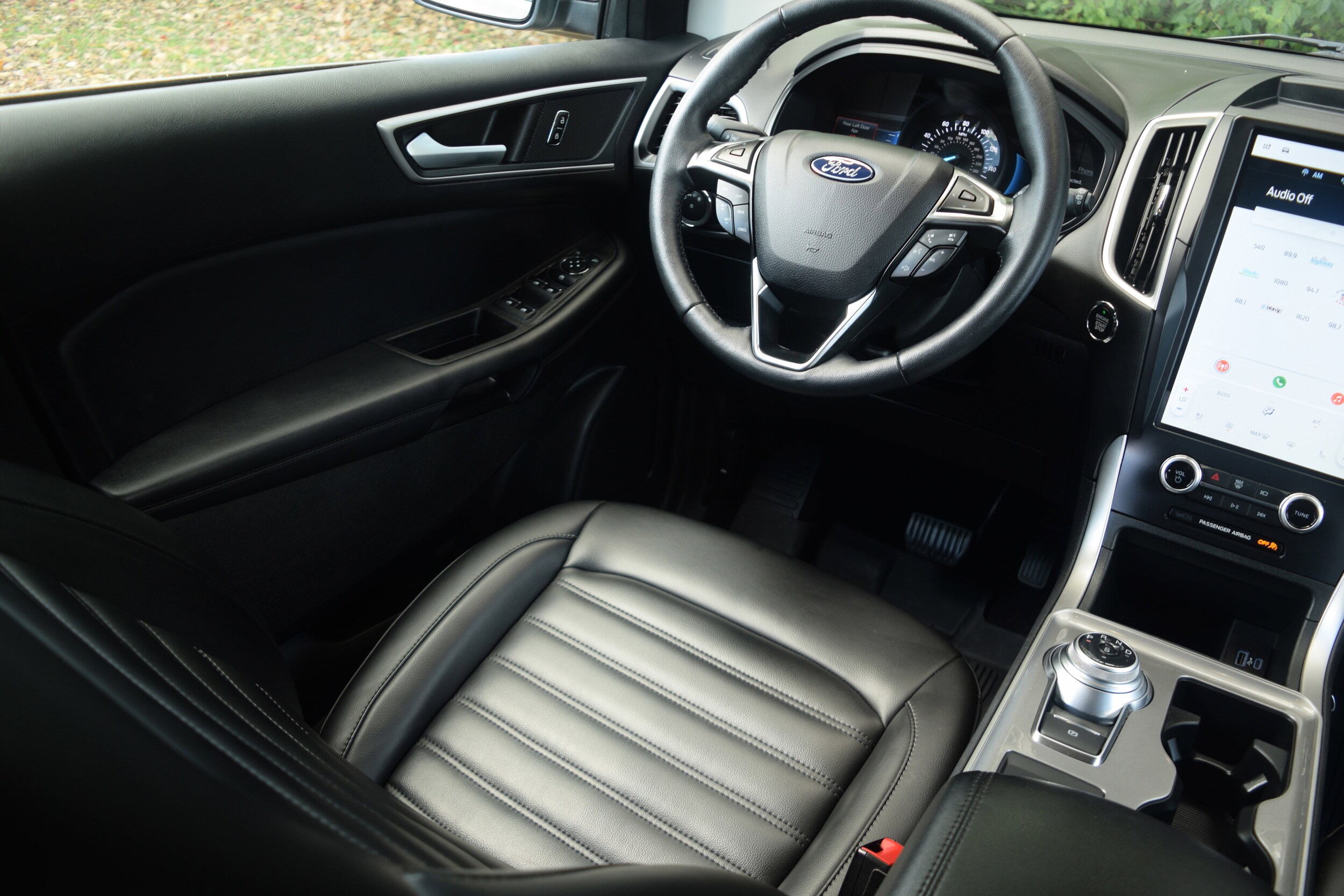 2024 Ford Edge SEL photo 2