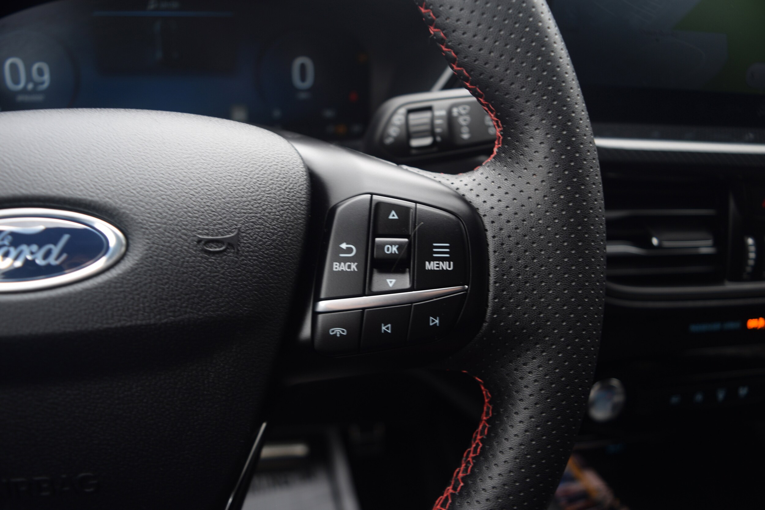 2023 Ford Escape ST-Line Select photo 4