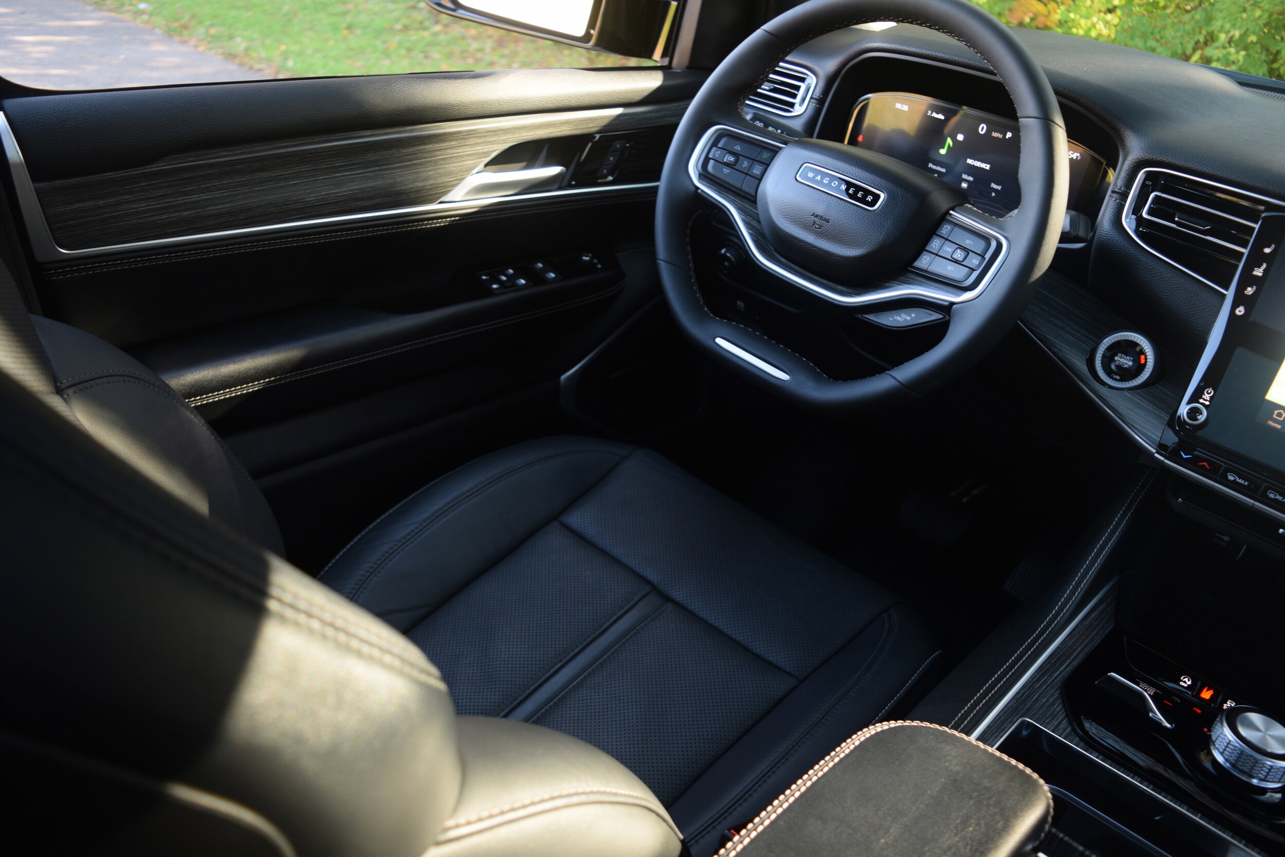 2024 Jeep Wagoneer Series II photo 2