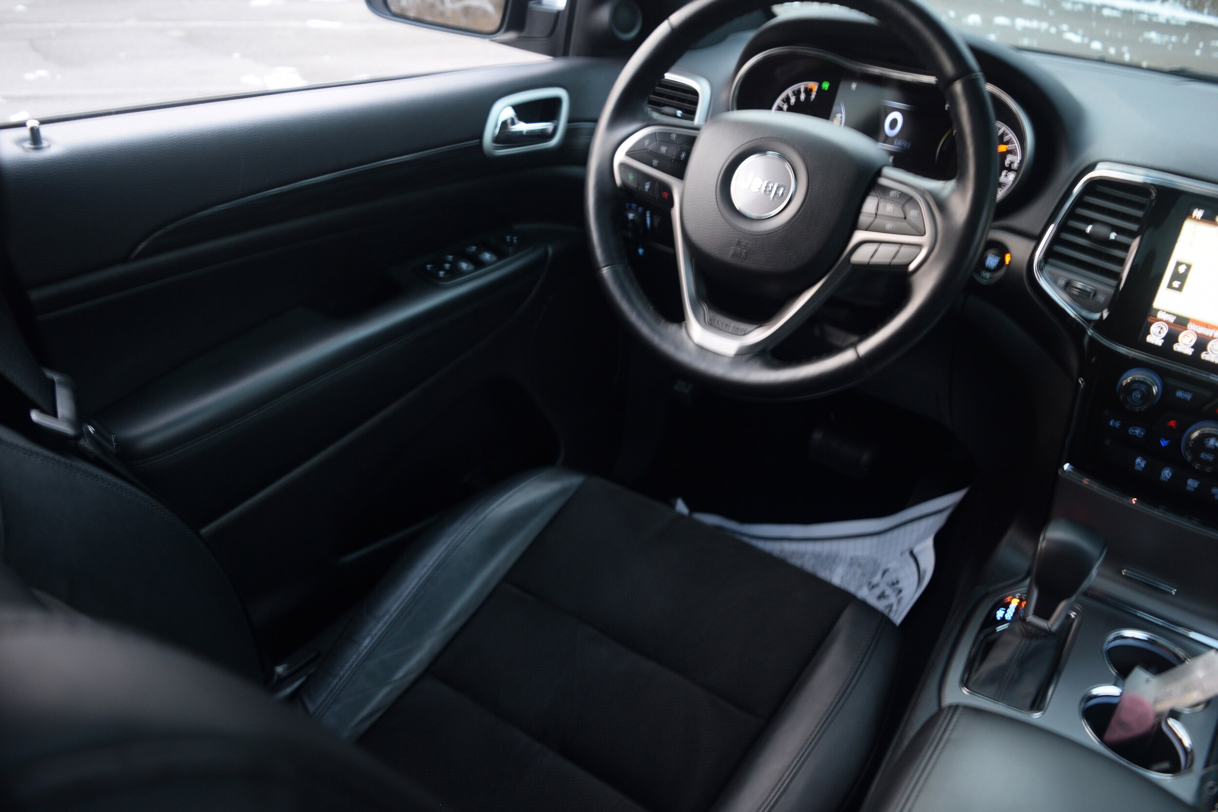 2020 Jeep Grand Cherokee Altitude photo 2