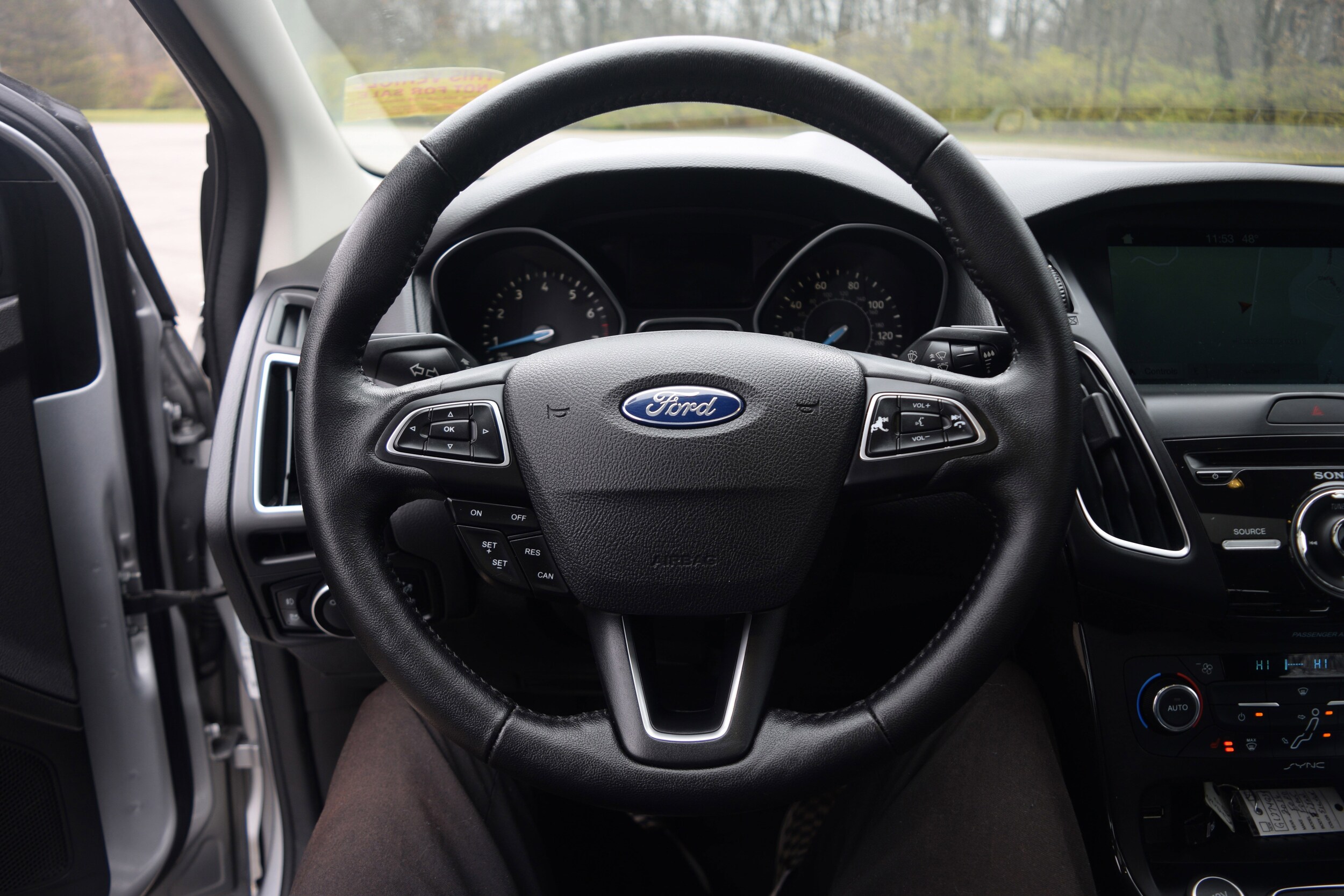 2016 Ford Focus Titanium Sedan photo 4