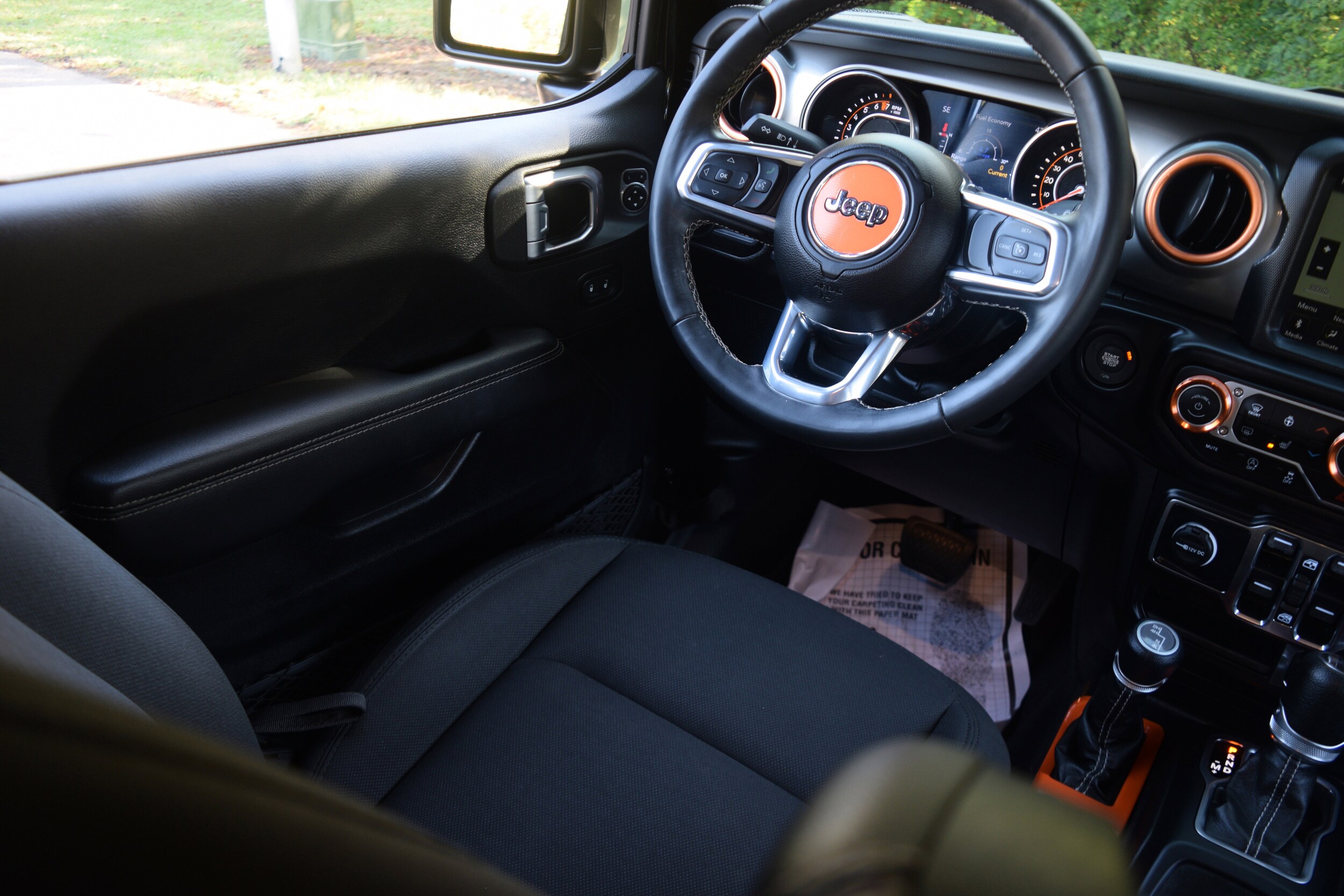 2022 Jeep Wrangler Unlimited Sahara photo 2