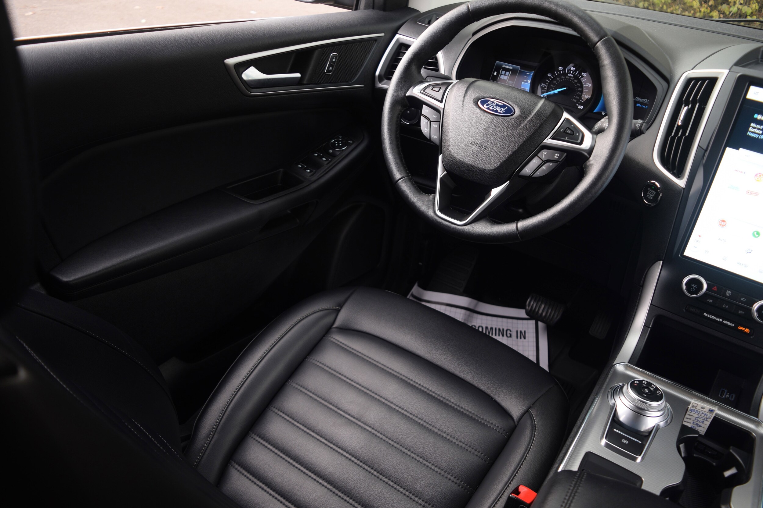 2022 Ford Edge SEL photo 2