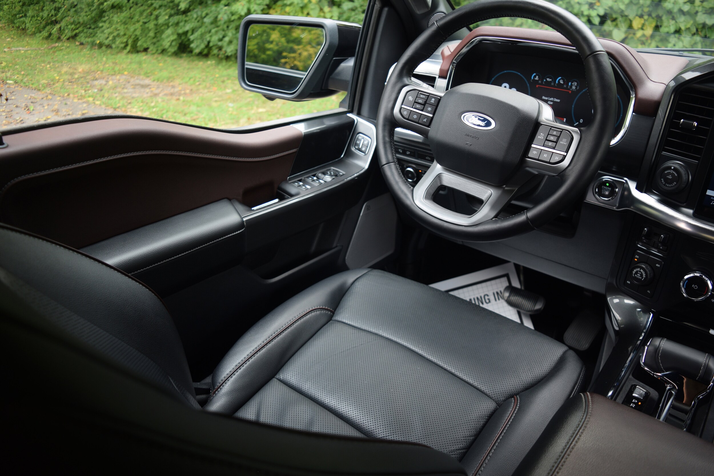 2022 Ford F-150 Lariat photo 2