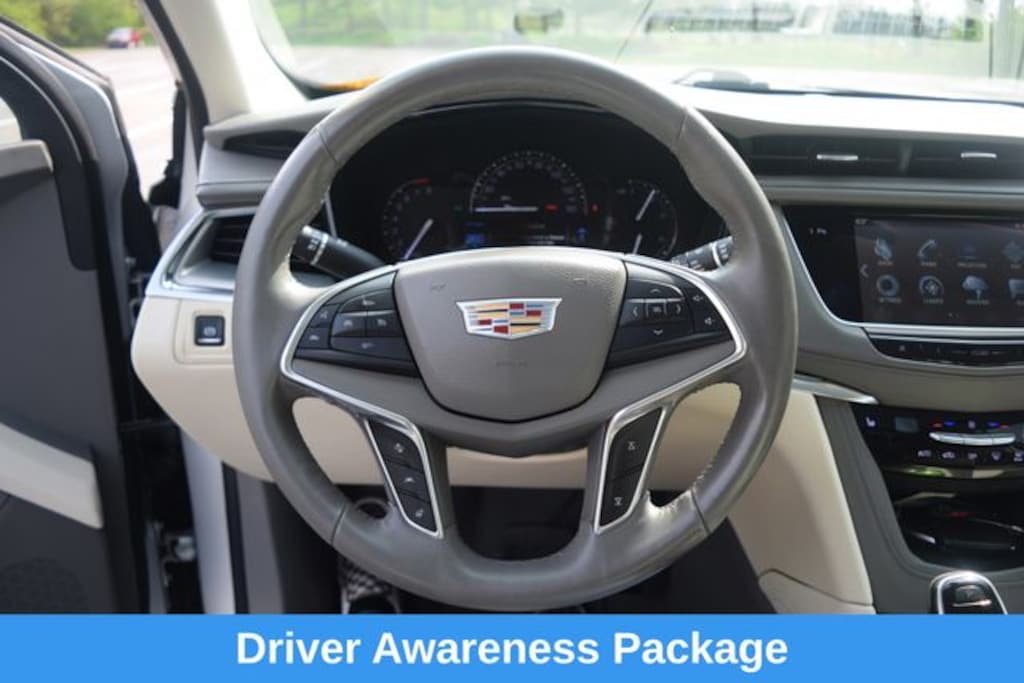 Used 2017 CADILLAC XT5 Luxury SUV