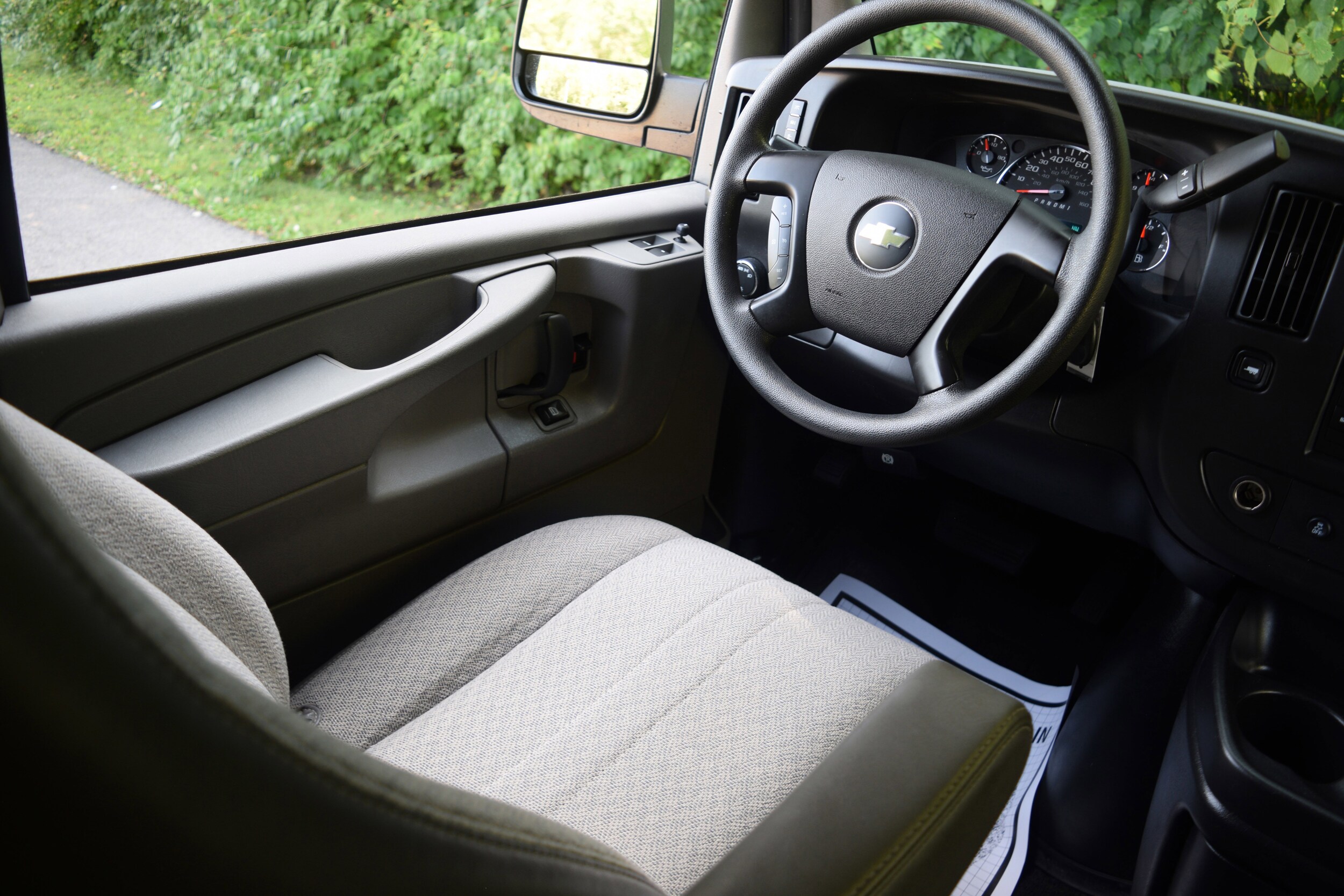 2014 Chevrolet Express 3500 Van photo 2