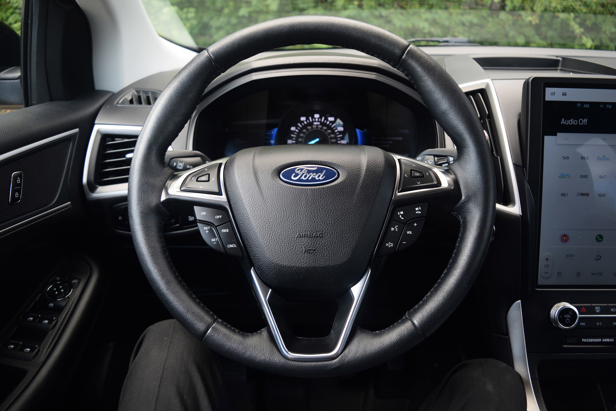 2024 Ford Edge SEL photo 4