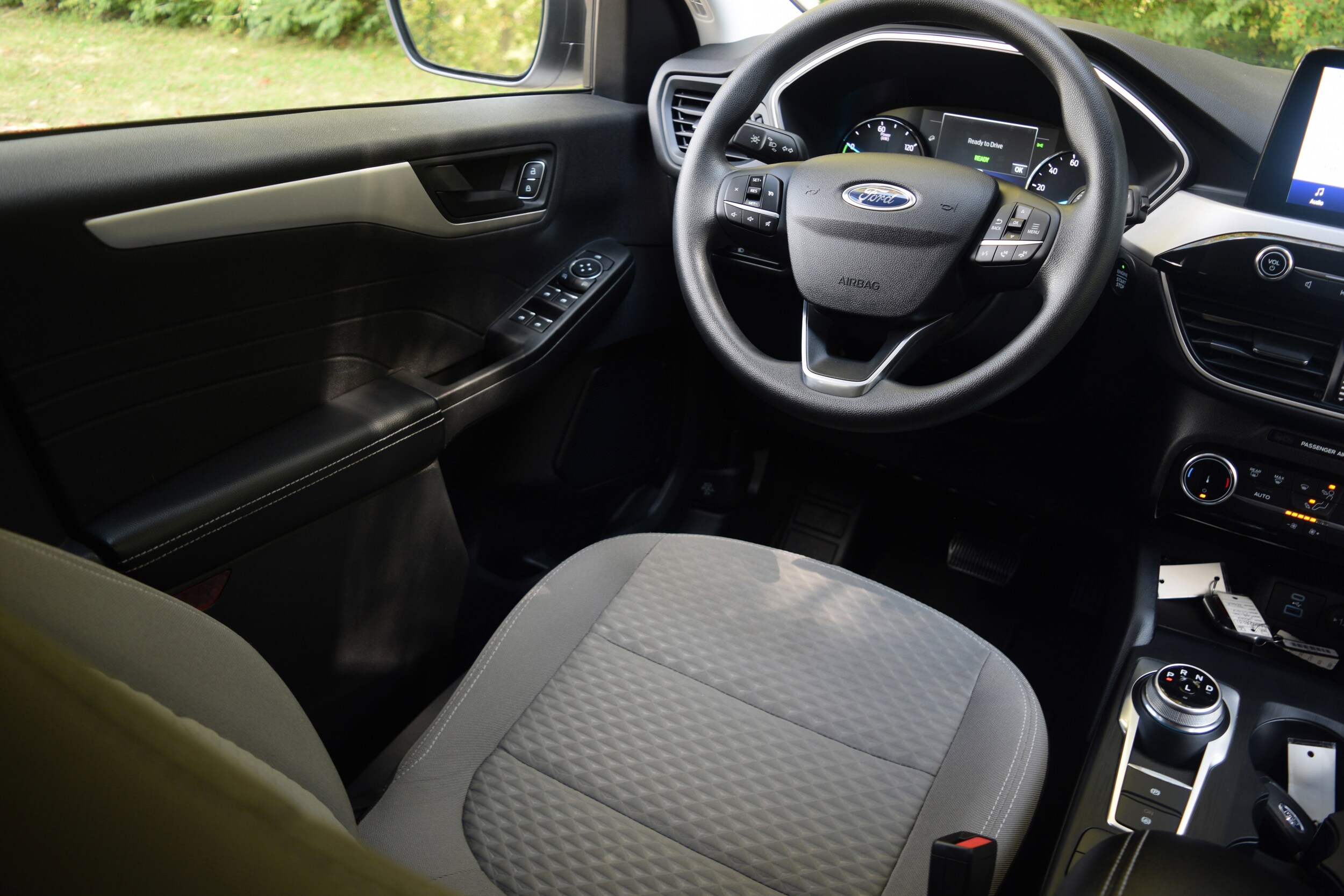 2022 Ford Escape SE Hybrid photo 2