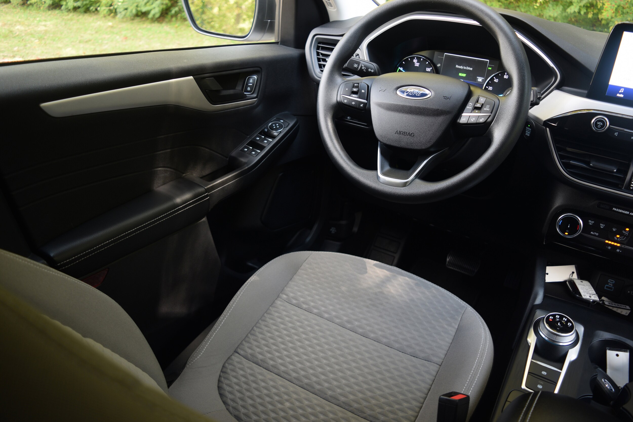 2022 Ford Escape SE Hybrid photo 2