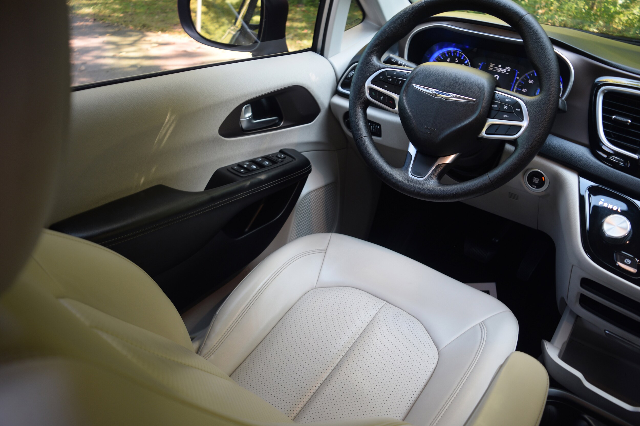 2021 Chrysler Voyager LXi photo 2