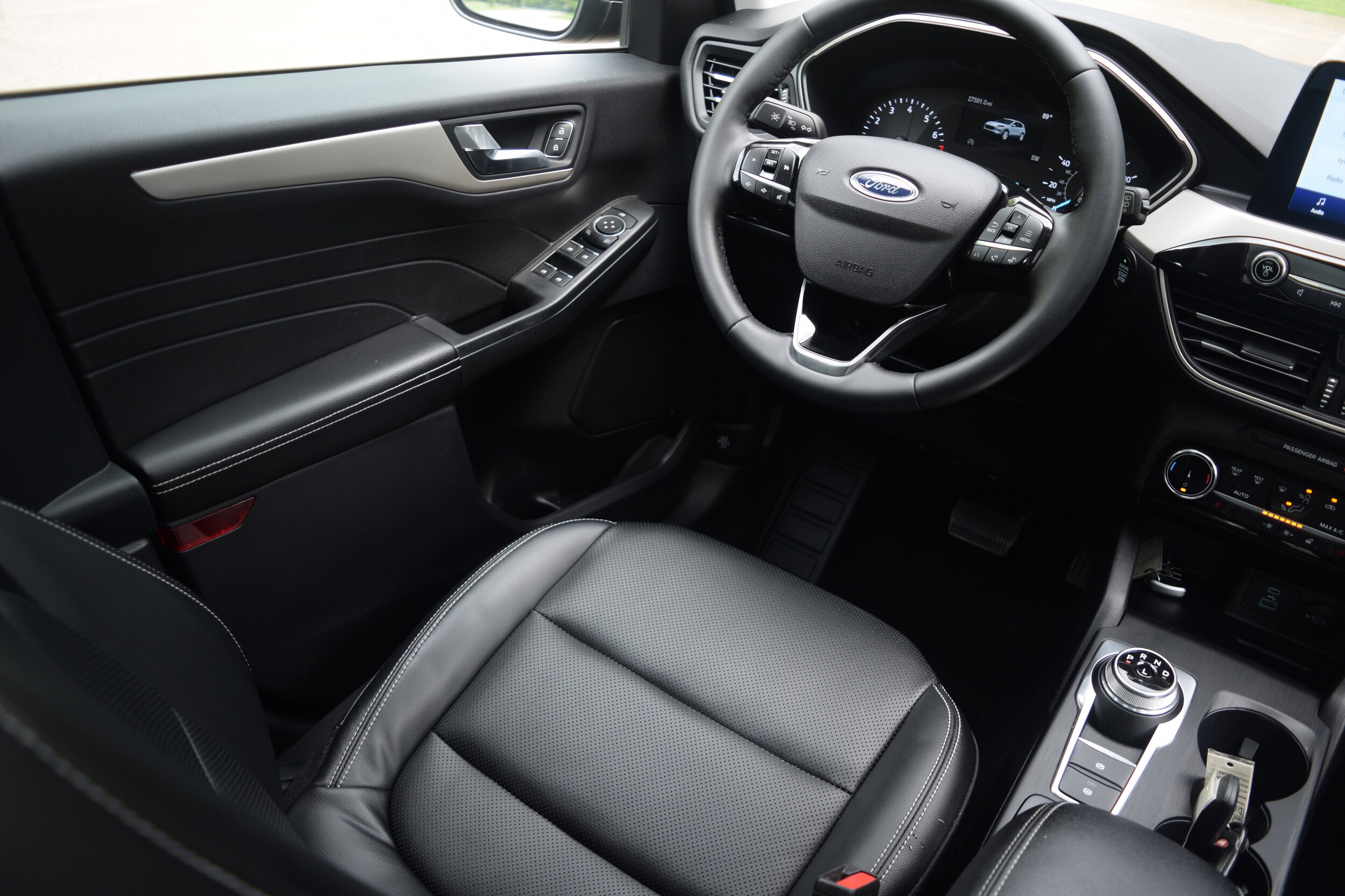 2022 Ford Escape SEL photo 2