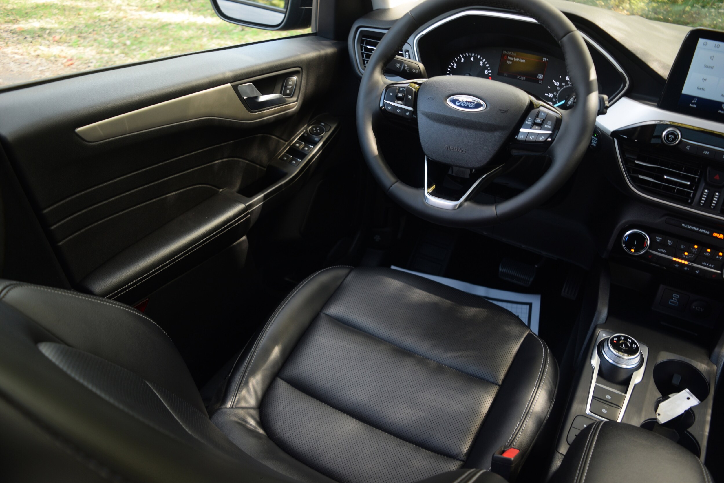 2022 Ford Escape SEL photo 2