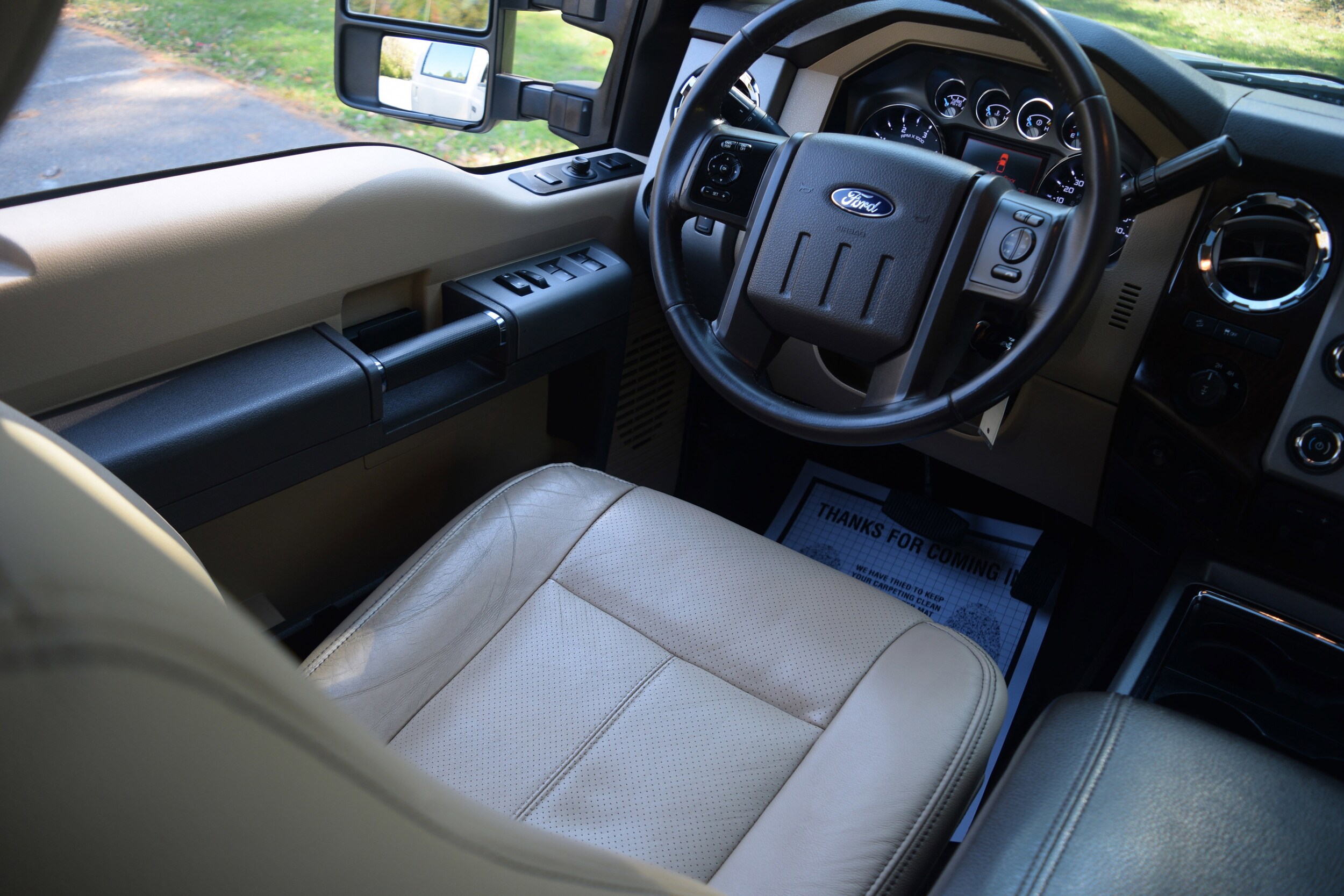 2016 Ford F-250 Lariat photo 2