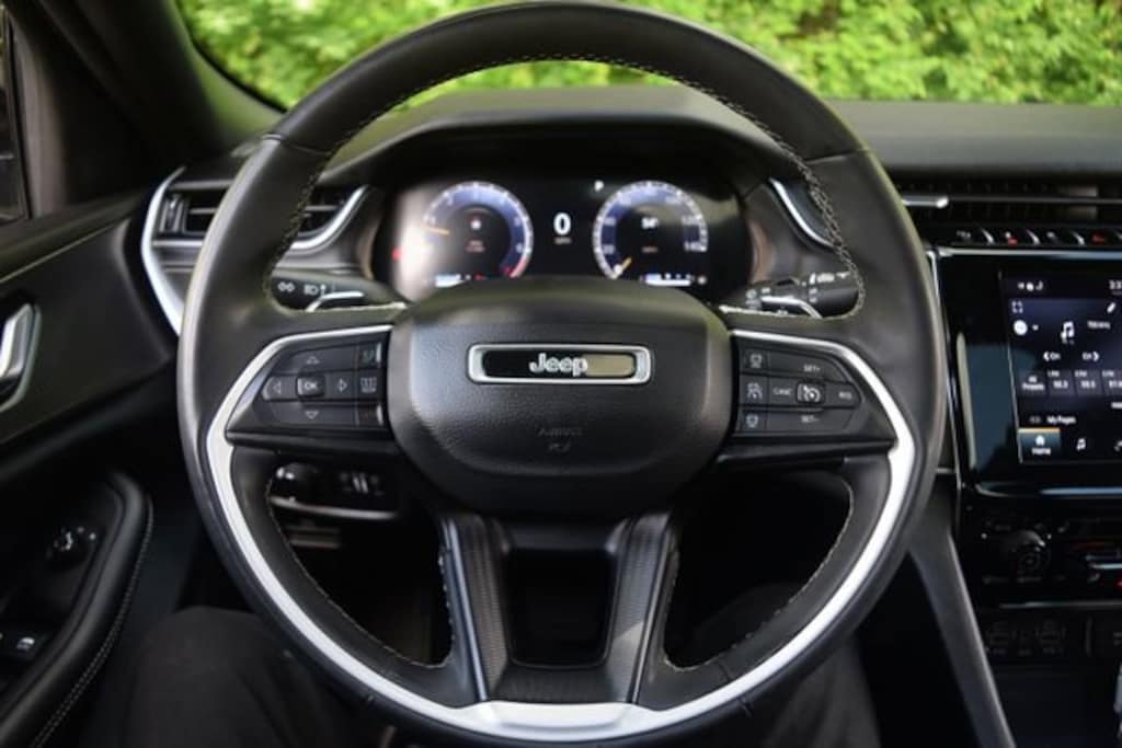 Used 2023 Jeep Grand Cherokee L Laredo SUV