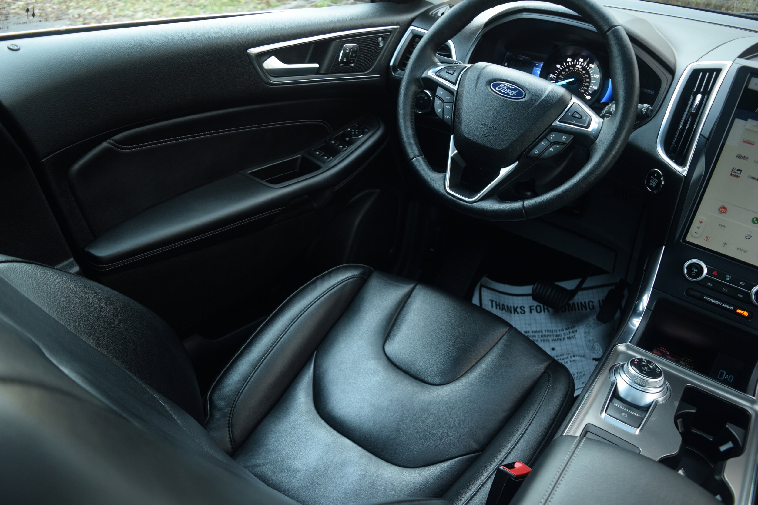 2022 Ford Edge Titanium photo 2