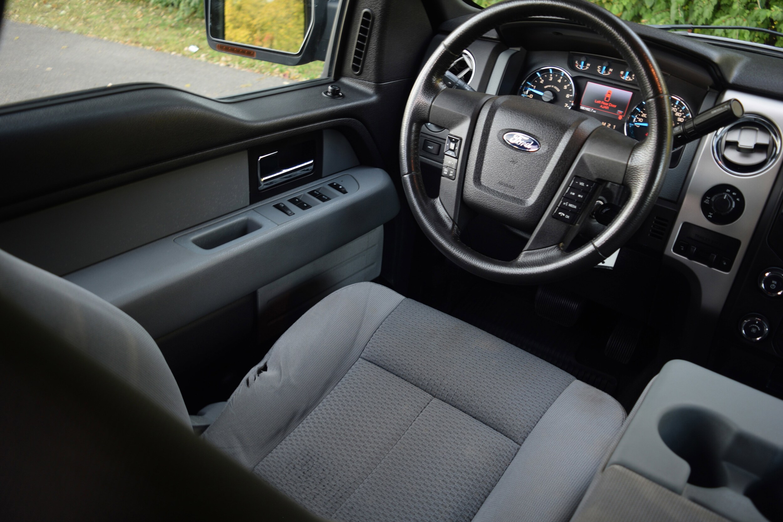 2013 Ford F-150 XLT photo 2