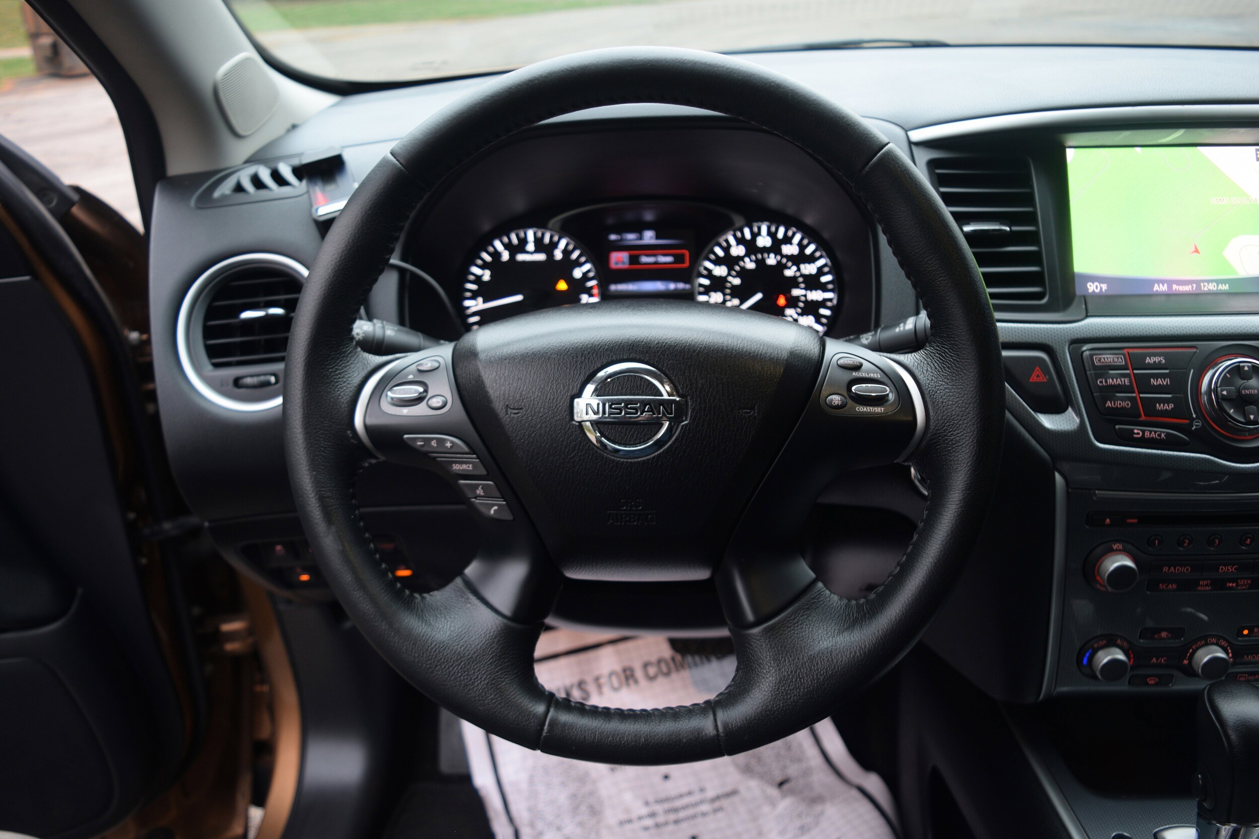 2017 Nissan Pathfinder SL photo 3